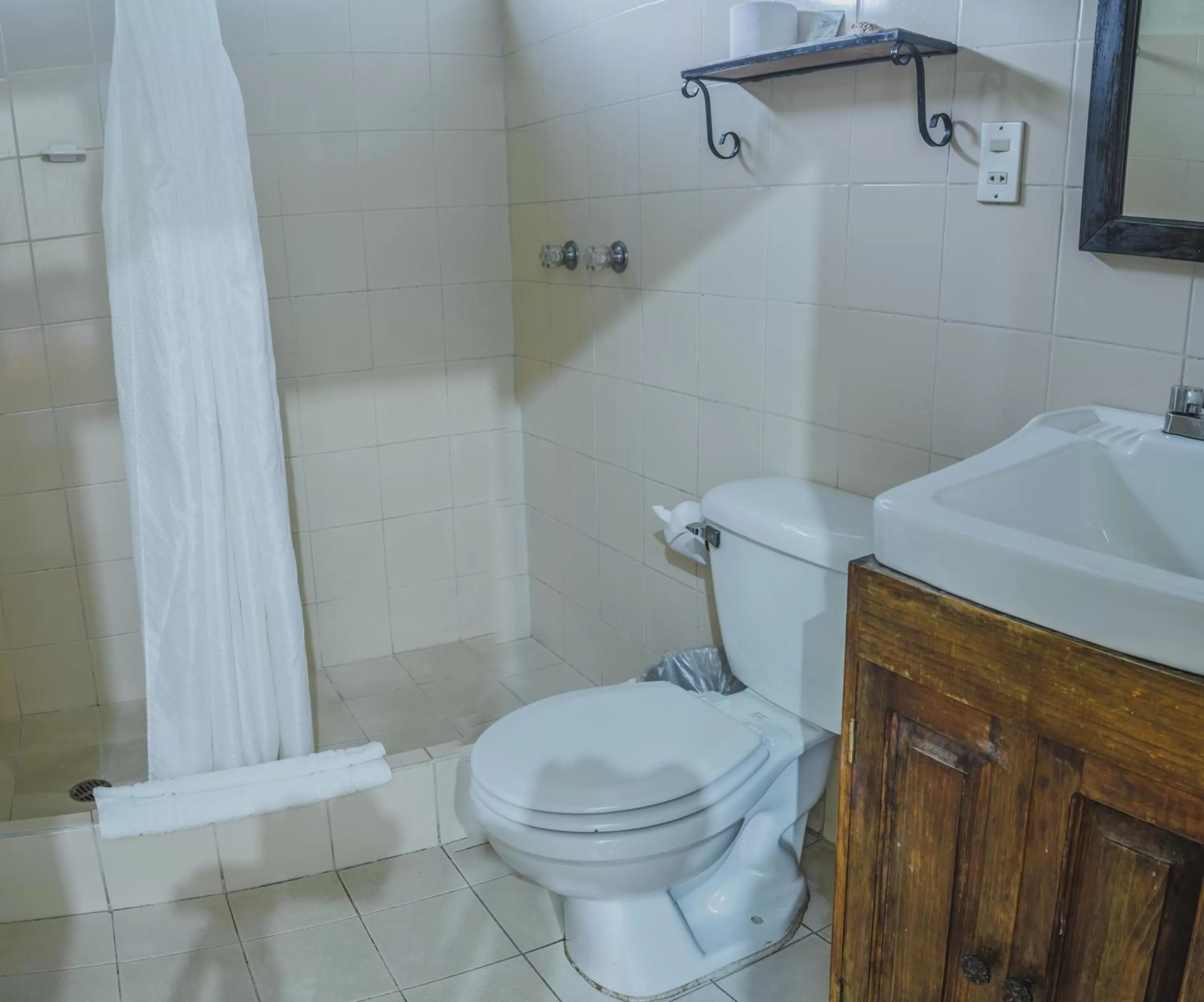 Toilet, Bathroom in Hotel Toliman