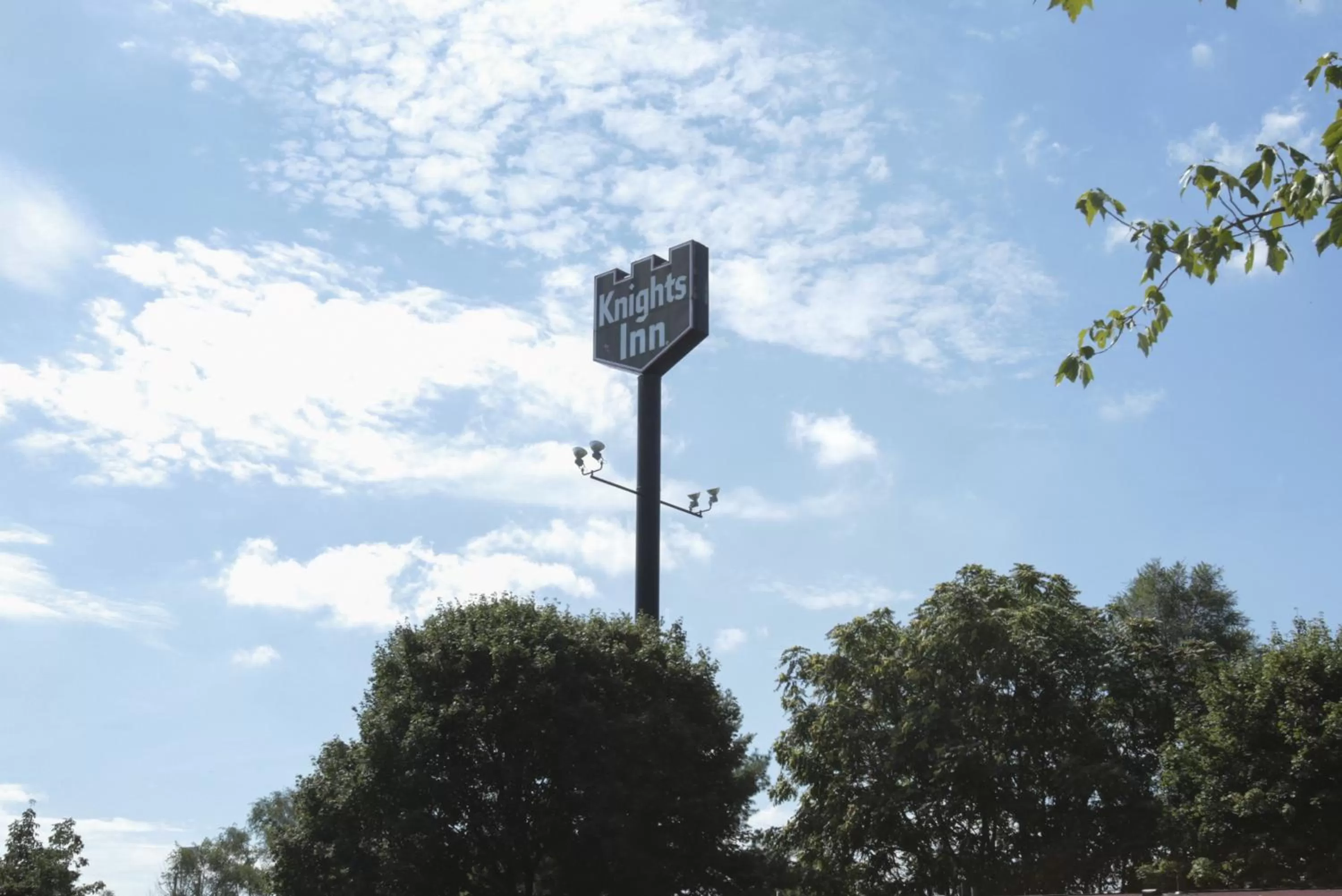 Property logo or sign in Knights Inn - Battle Creek