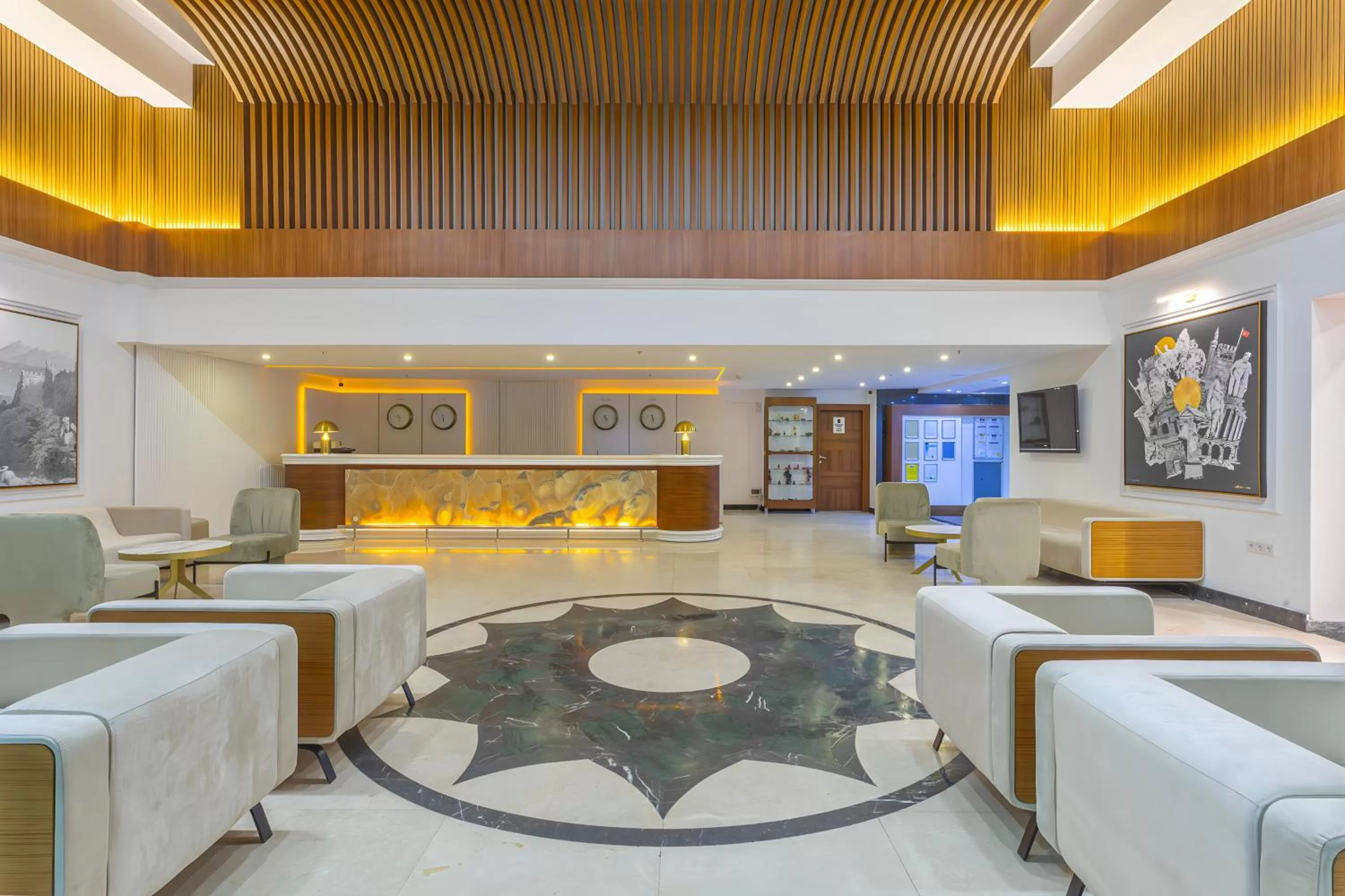 Lobby or reception in Best Western Plus Khan Hotel