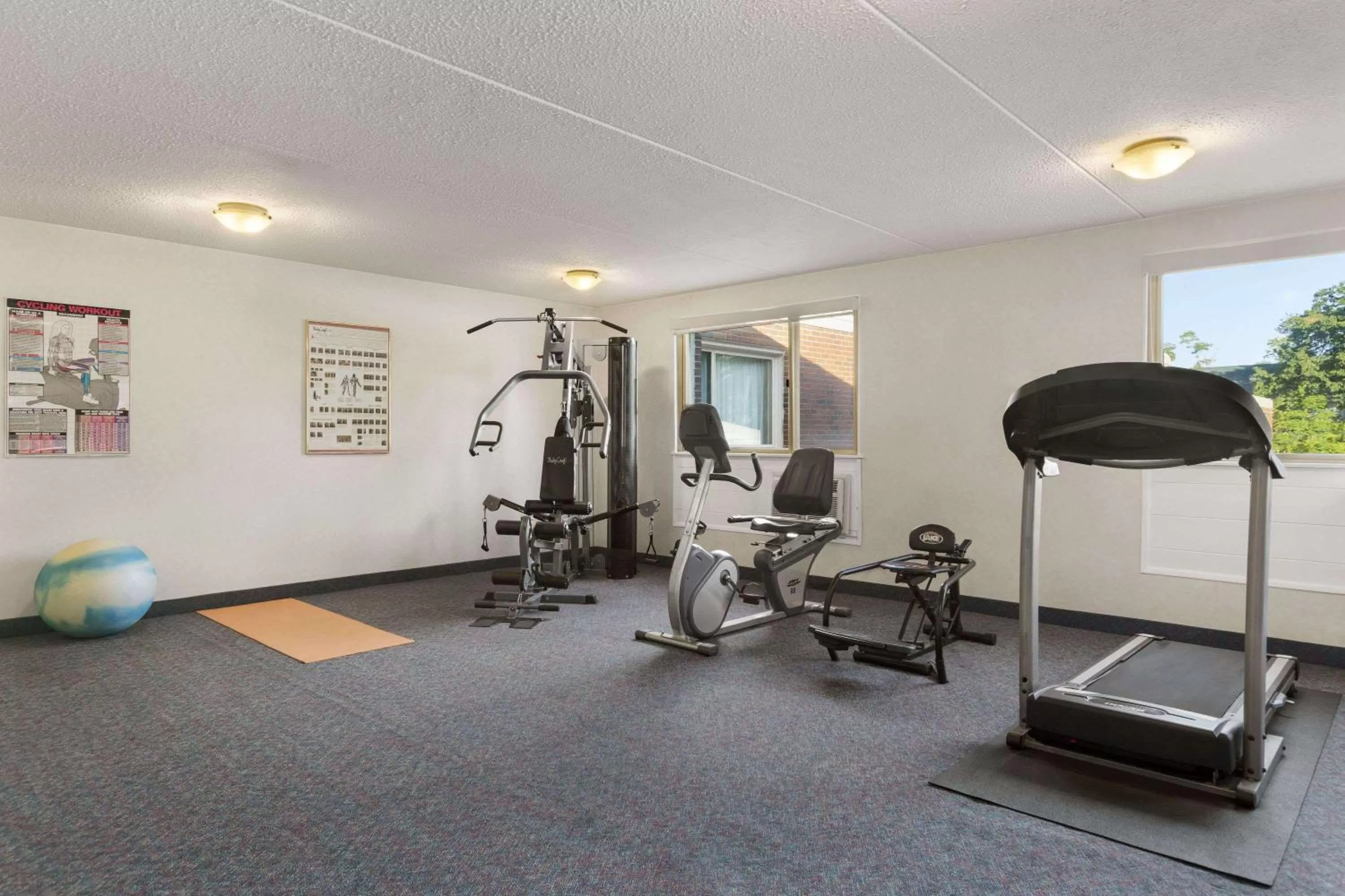 Fitness centre/facilities in Days Inn by Wyndham Bridgewater Conference Center
