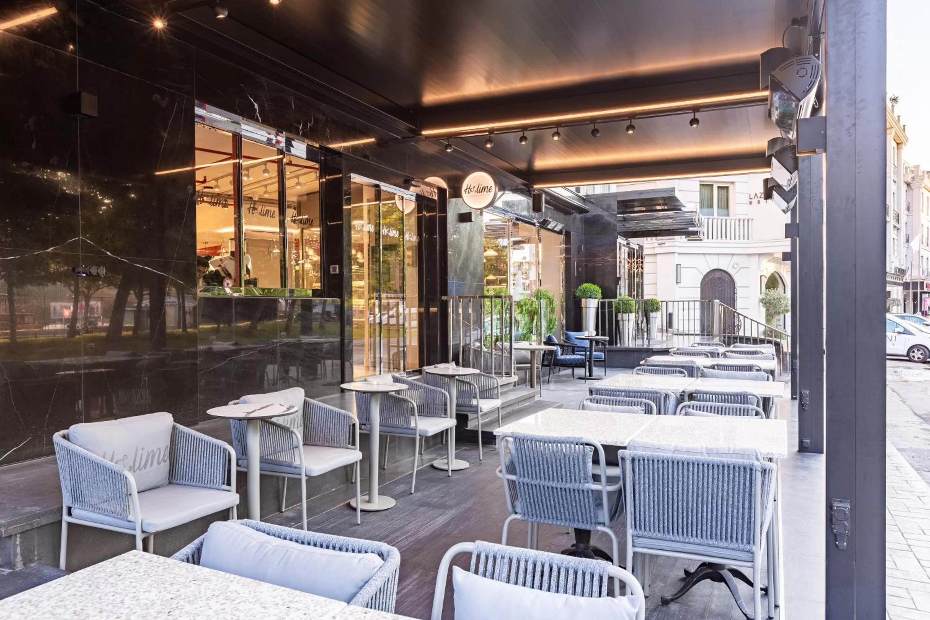 Restaurant/places to eat in Stayso The House Hotel