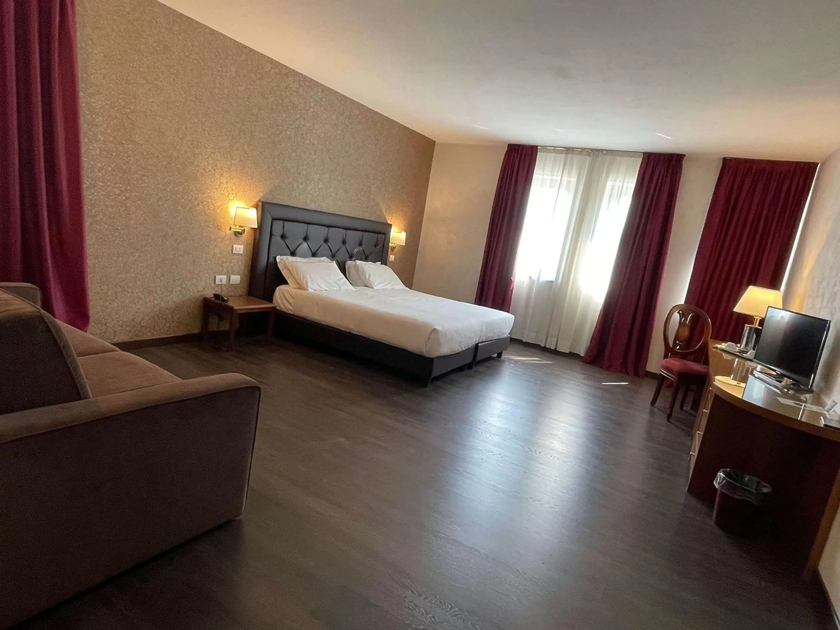 Family King Room with Sofa Bed in Best Western Park Hotel Continental