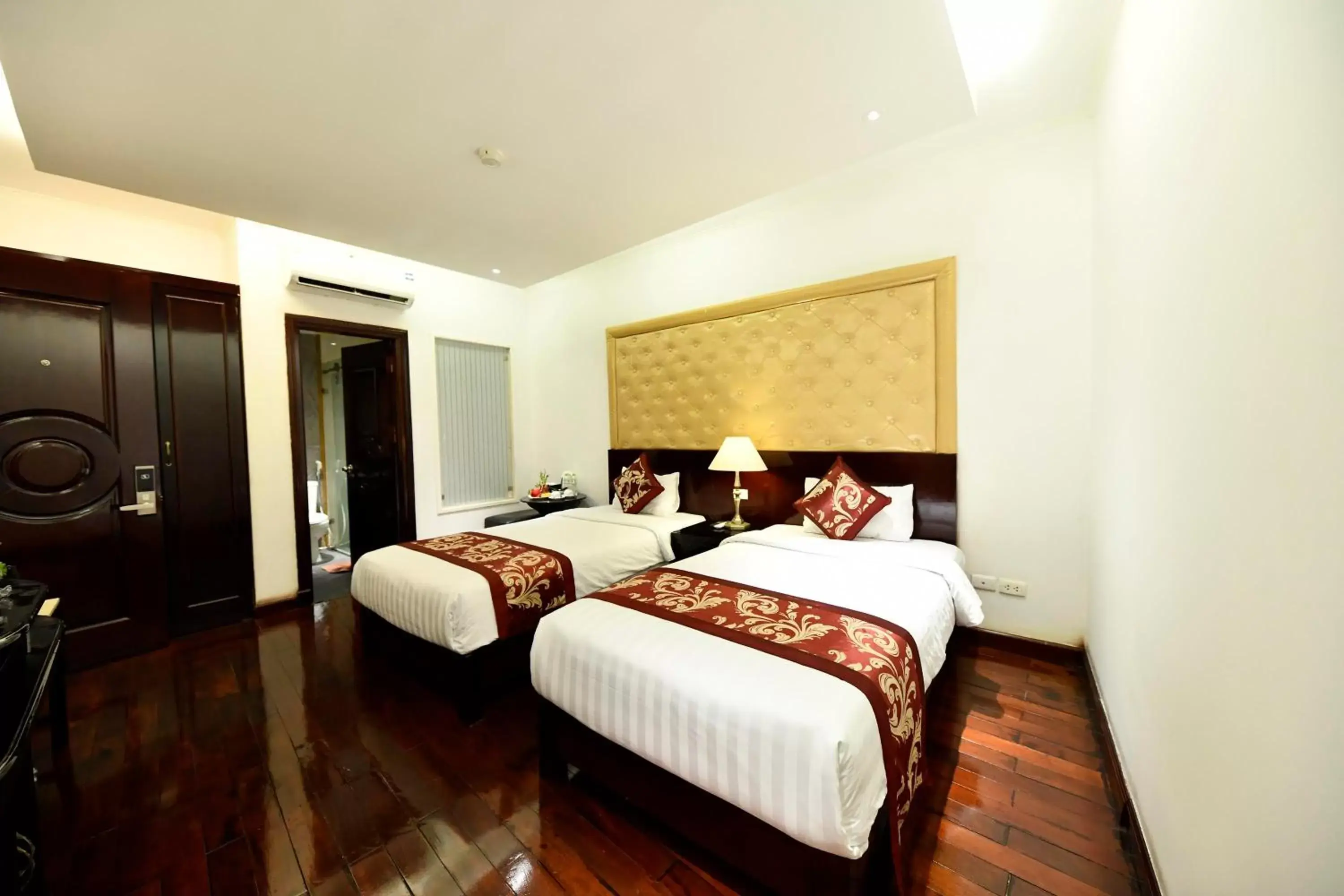 Superior Twin Room in Hanoi Traveller House Superior Twin Room in Hanoi Traveller House