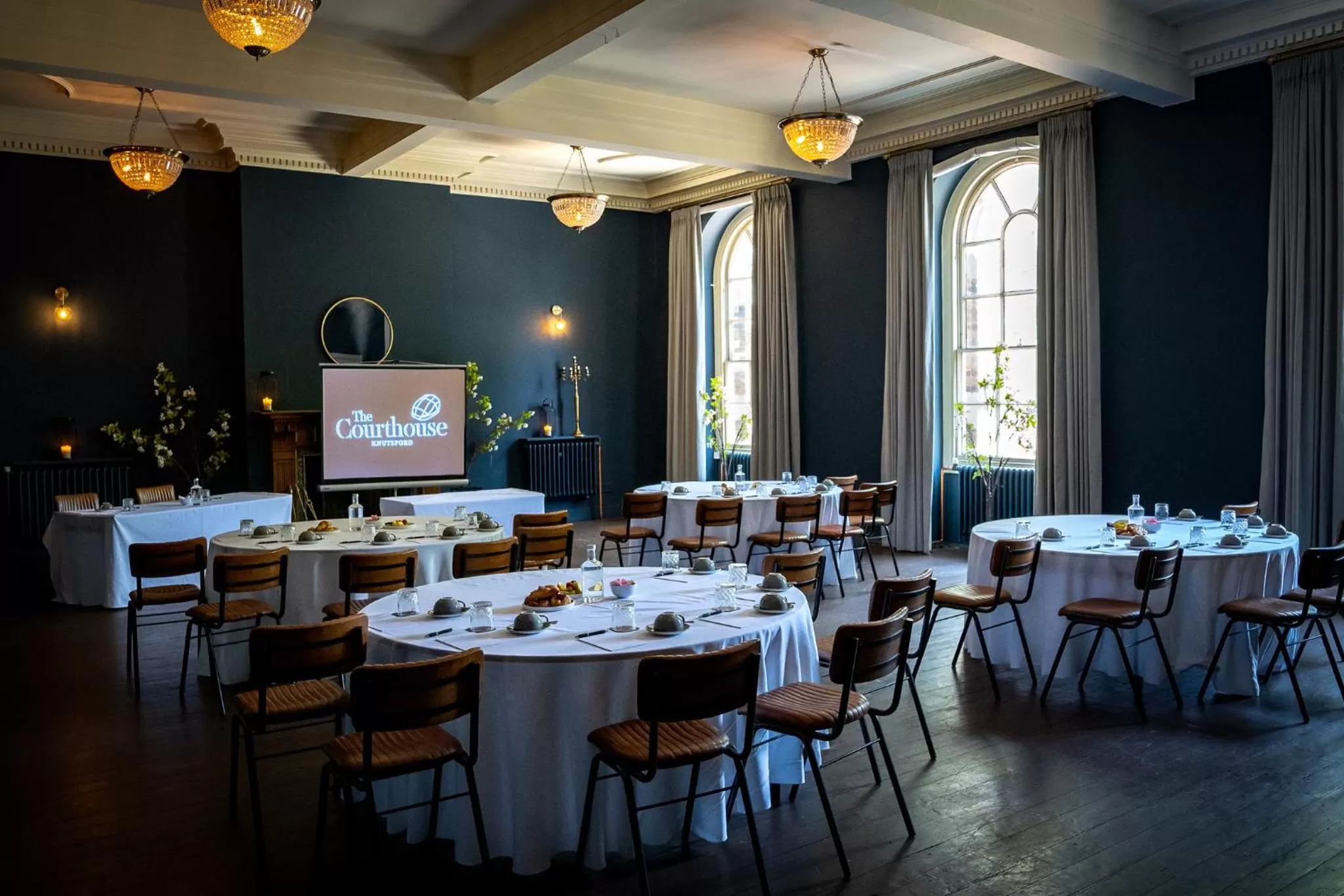 TV and multimedia, Restaurant/Places to Eat in The Courthouse