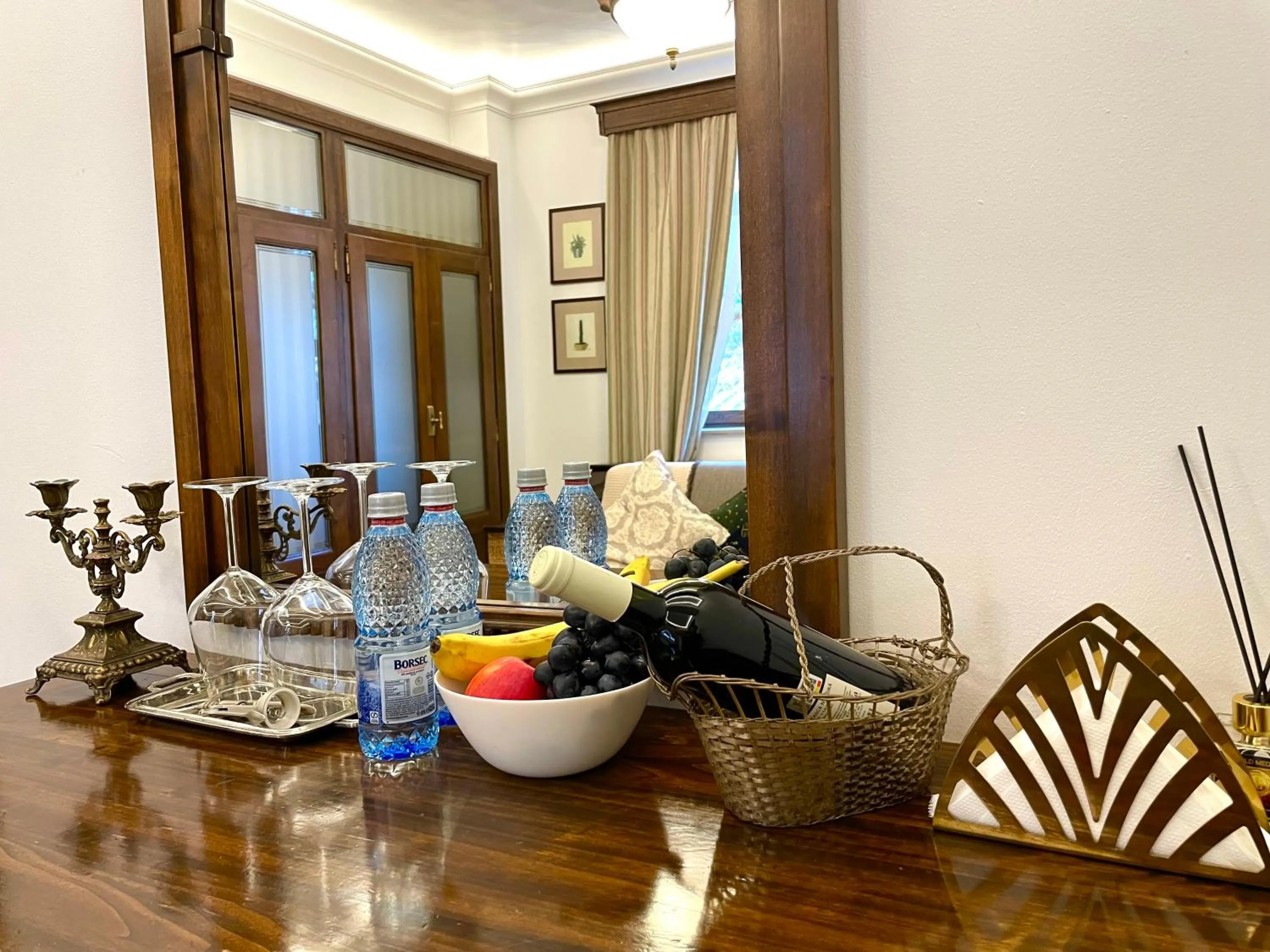 Arc de Triomphe Studios