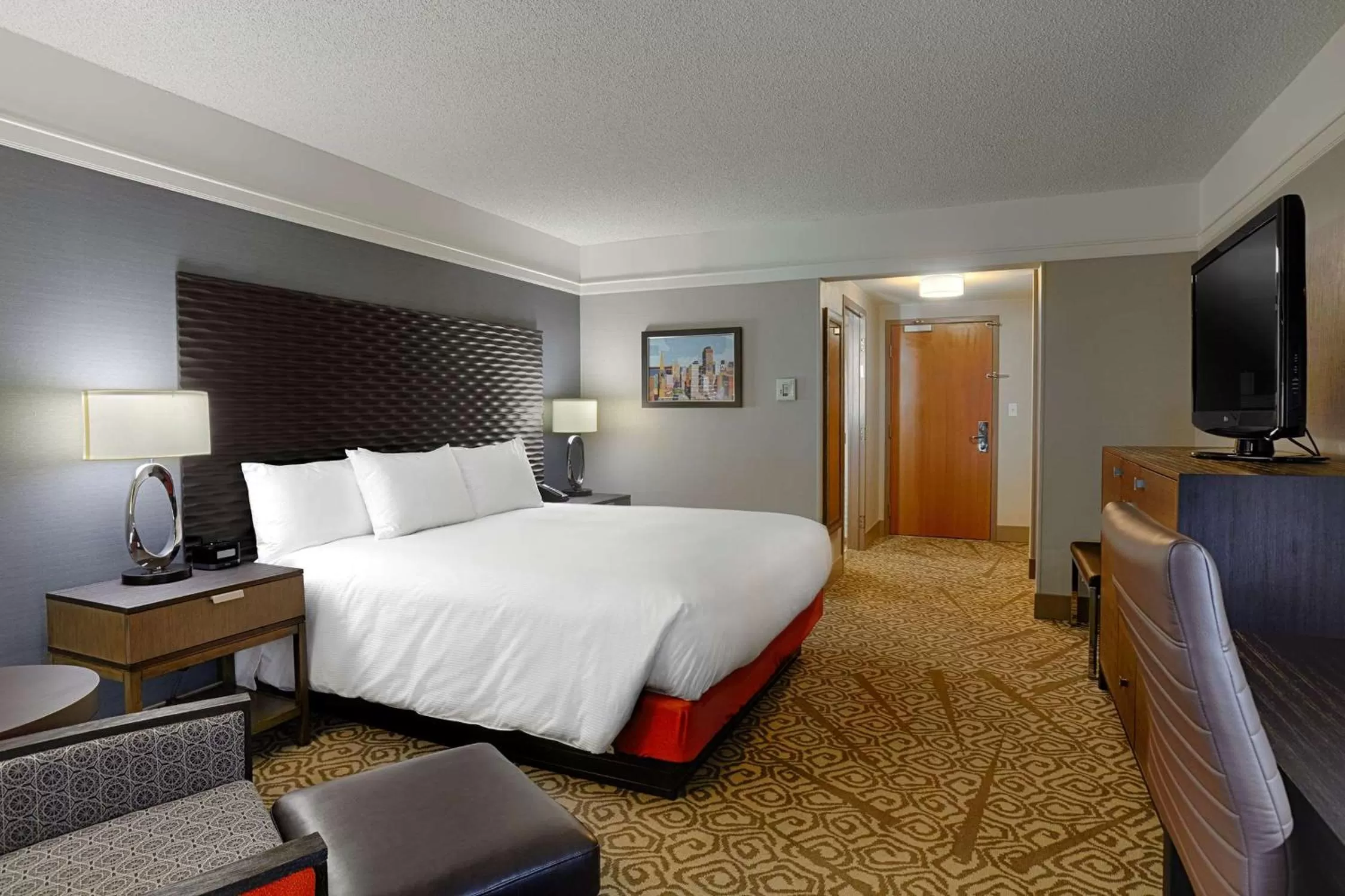 TV and multimedia, Bed in DoubleTree by Hilton San Francisco Airport North Bayfront