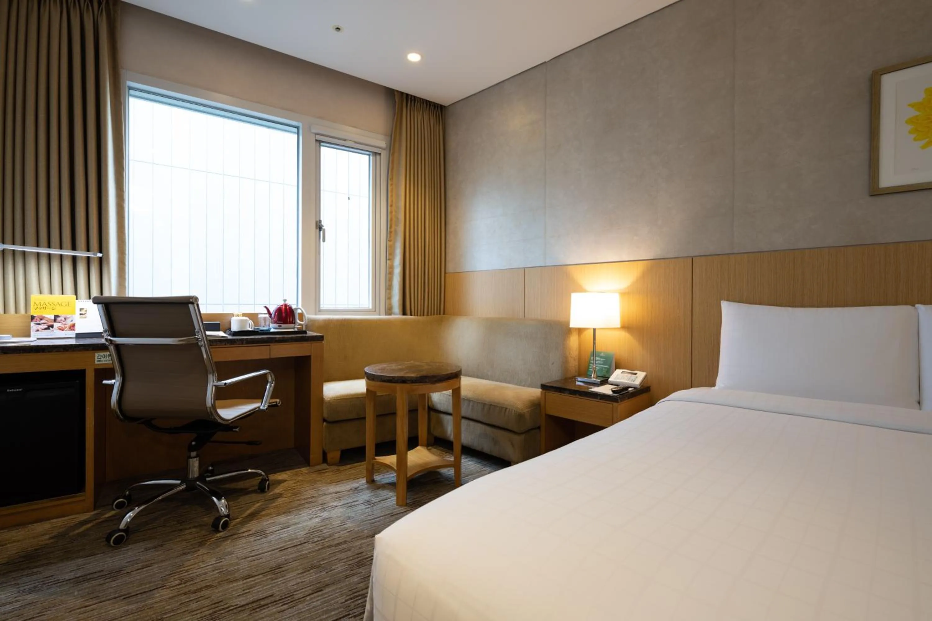 Bed in Stanford Hotel Seoul