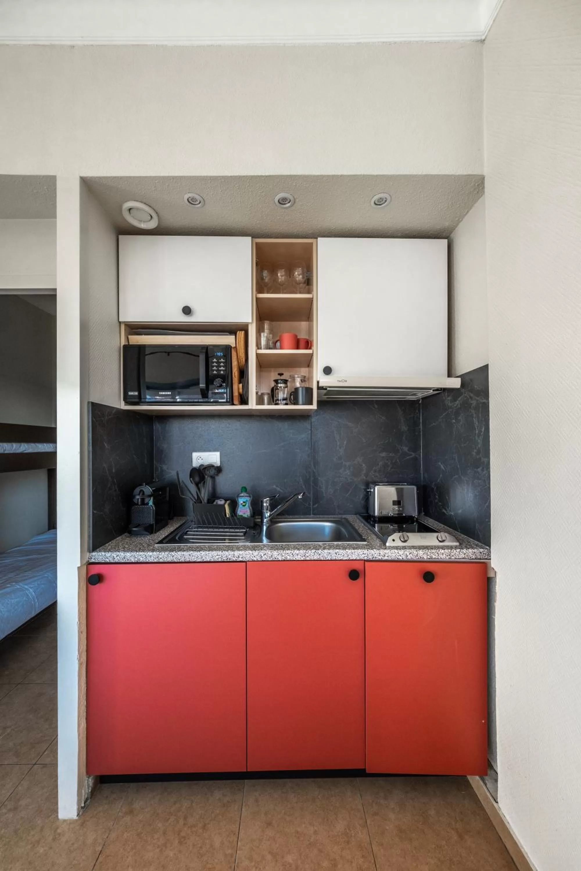 Kitchen/Kitchenette in Résidence Chateau d'Acotz - Avec piscine à 600m des plages à Saint-Jean-de-Luz