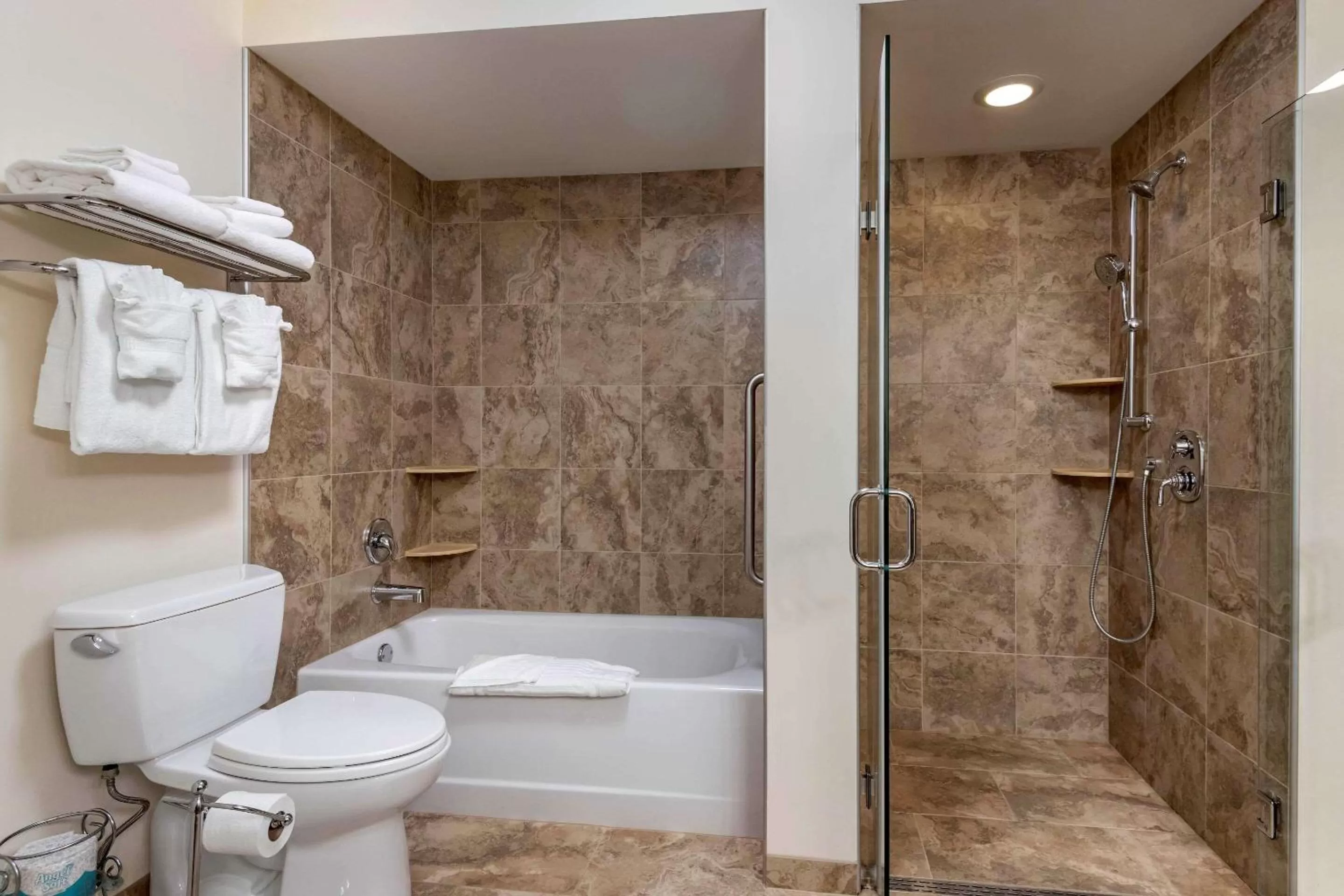 Photo of the whole room in Comfort Inn & Suites Montpelier-Berlin