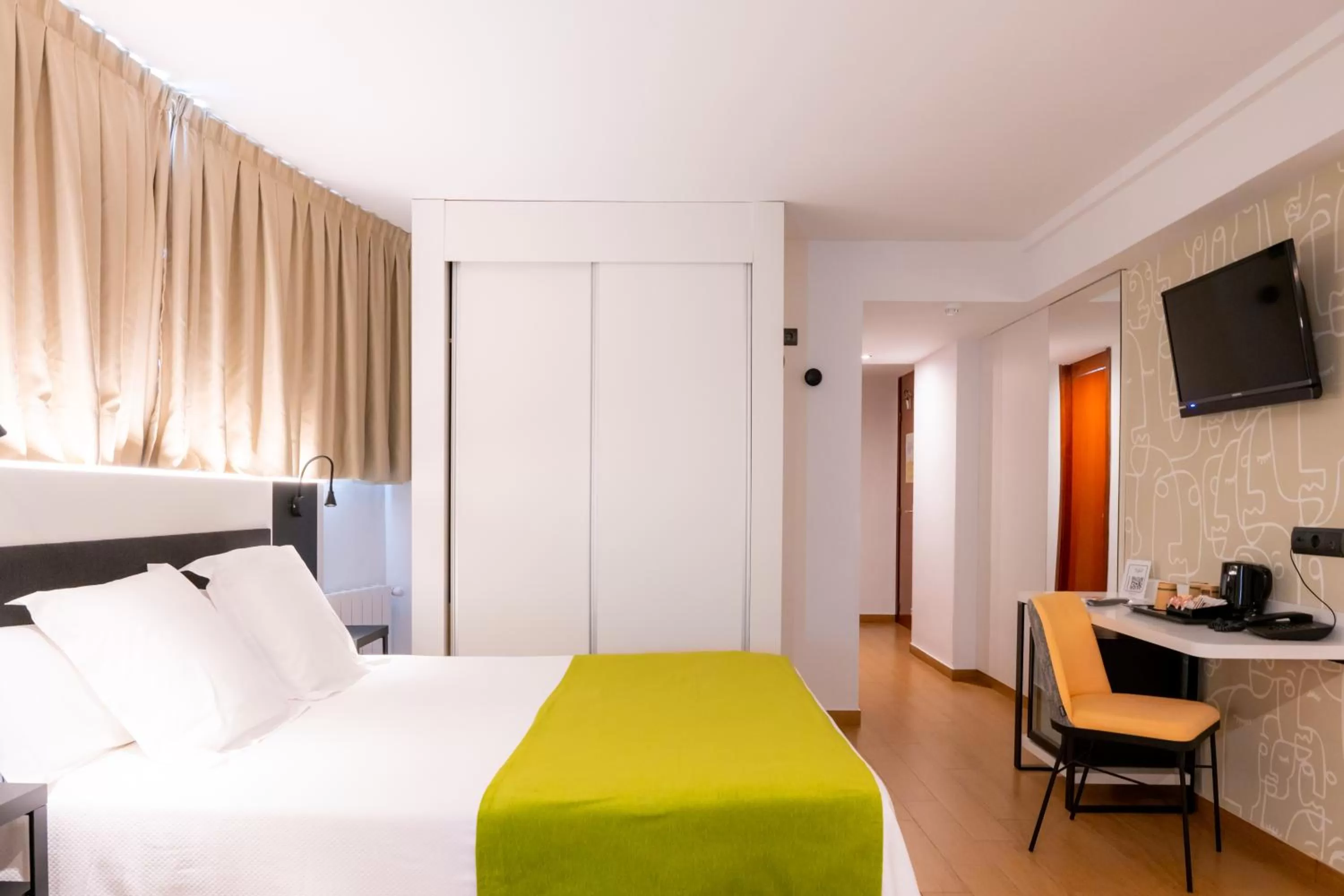 Single Room with Balcony in Climia Benidorm Plaza