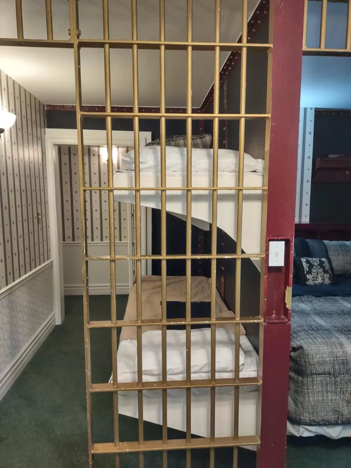 bunk bed, Bed in The King George Inn