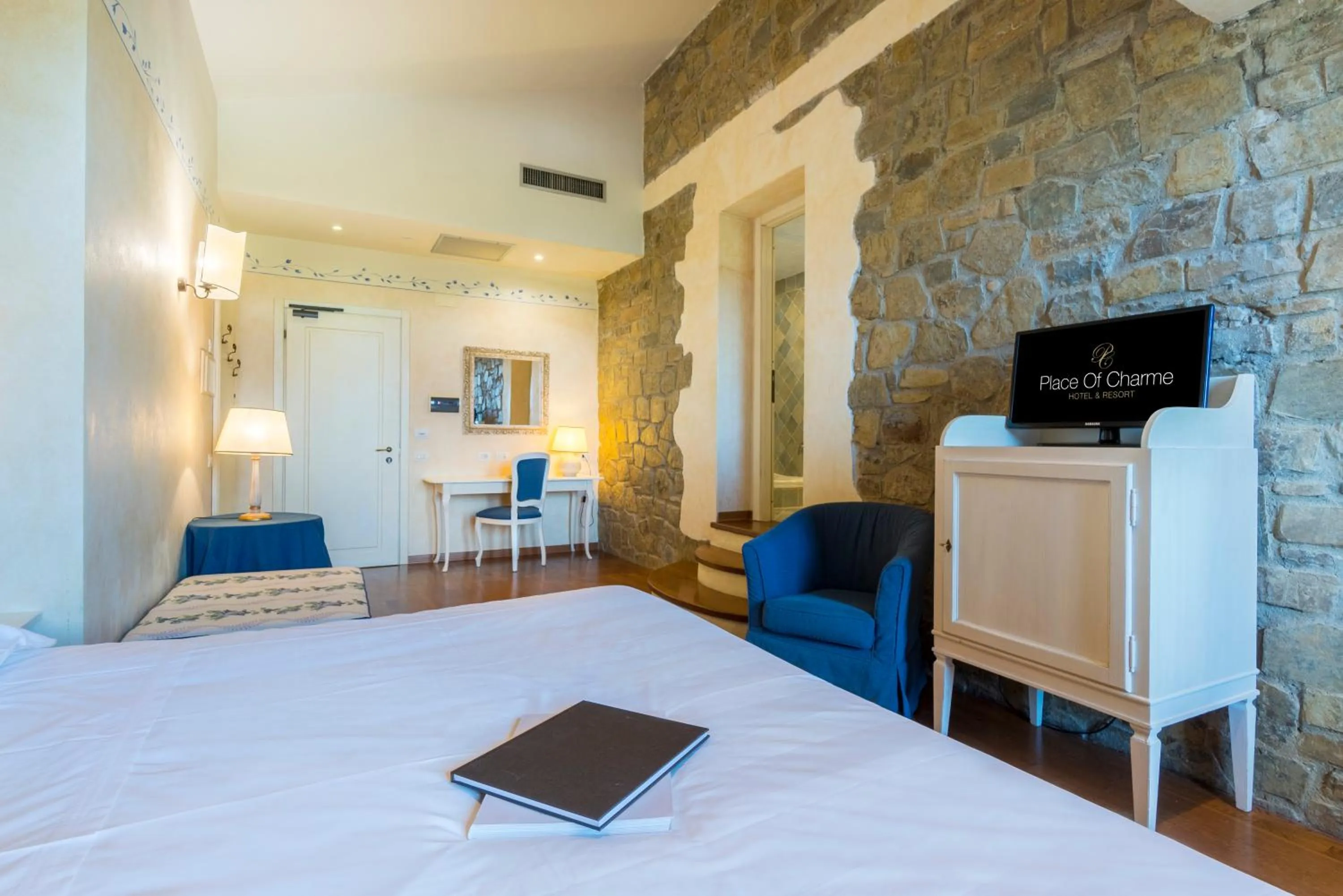 Bed in Hotel Borgo Di Cortefreda - Place of Charme