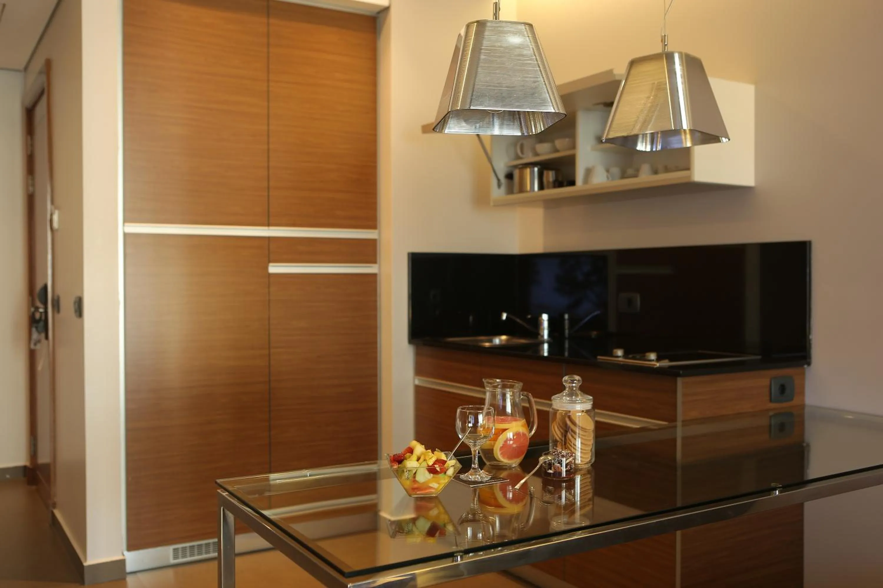 Kitchen or kitchenette in ParkTower Suites