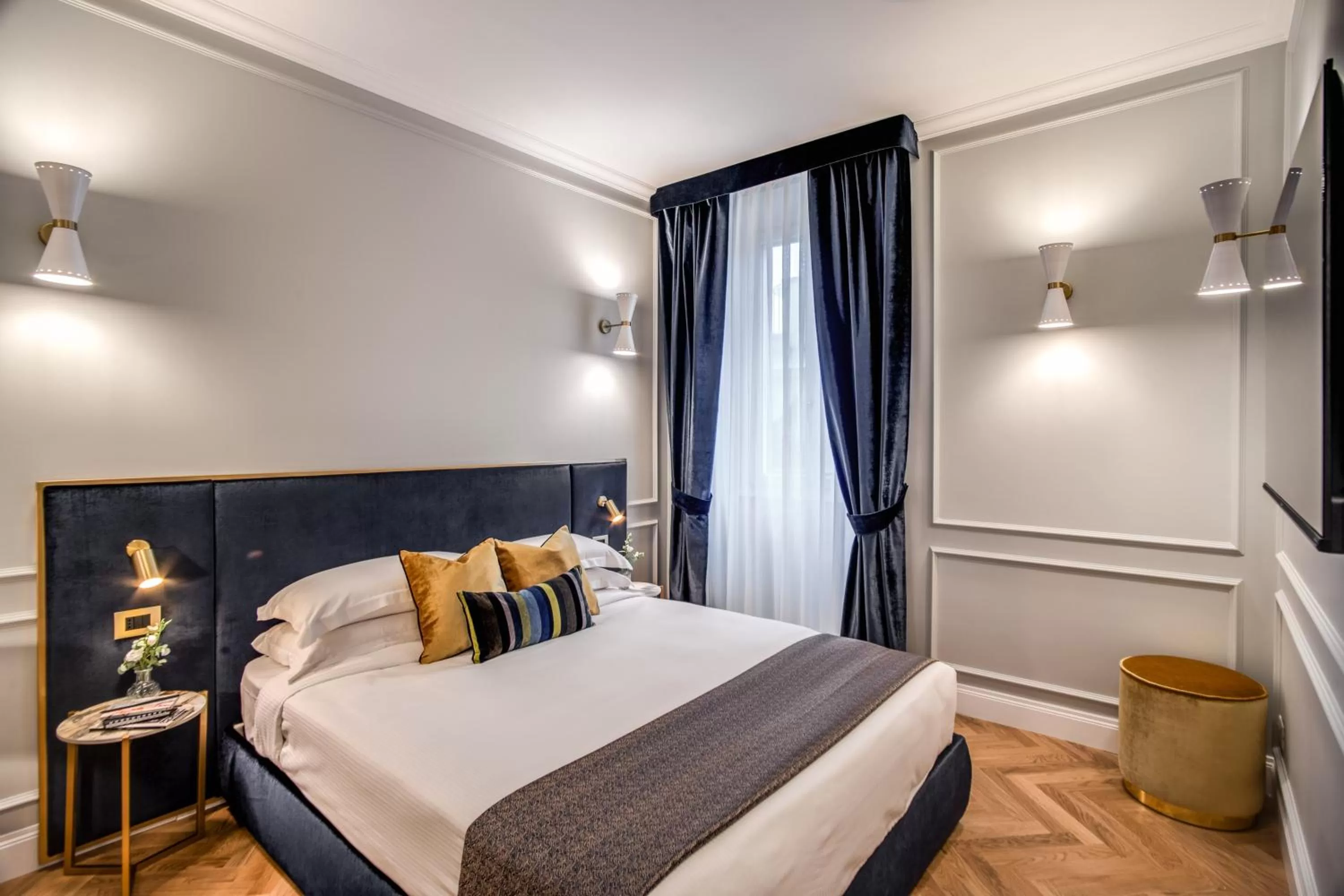 Bed in Tree Charme Parliament Boutique Hotel