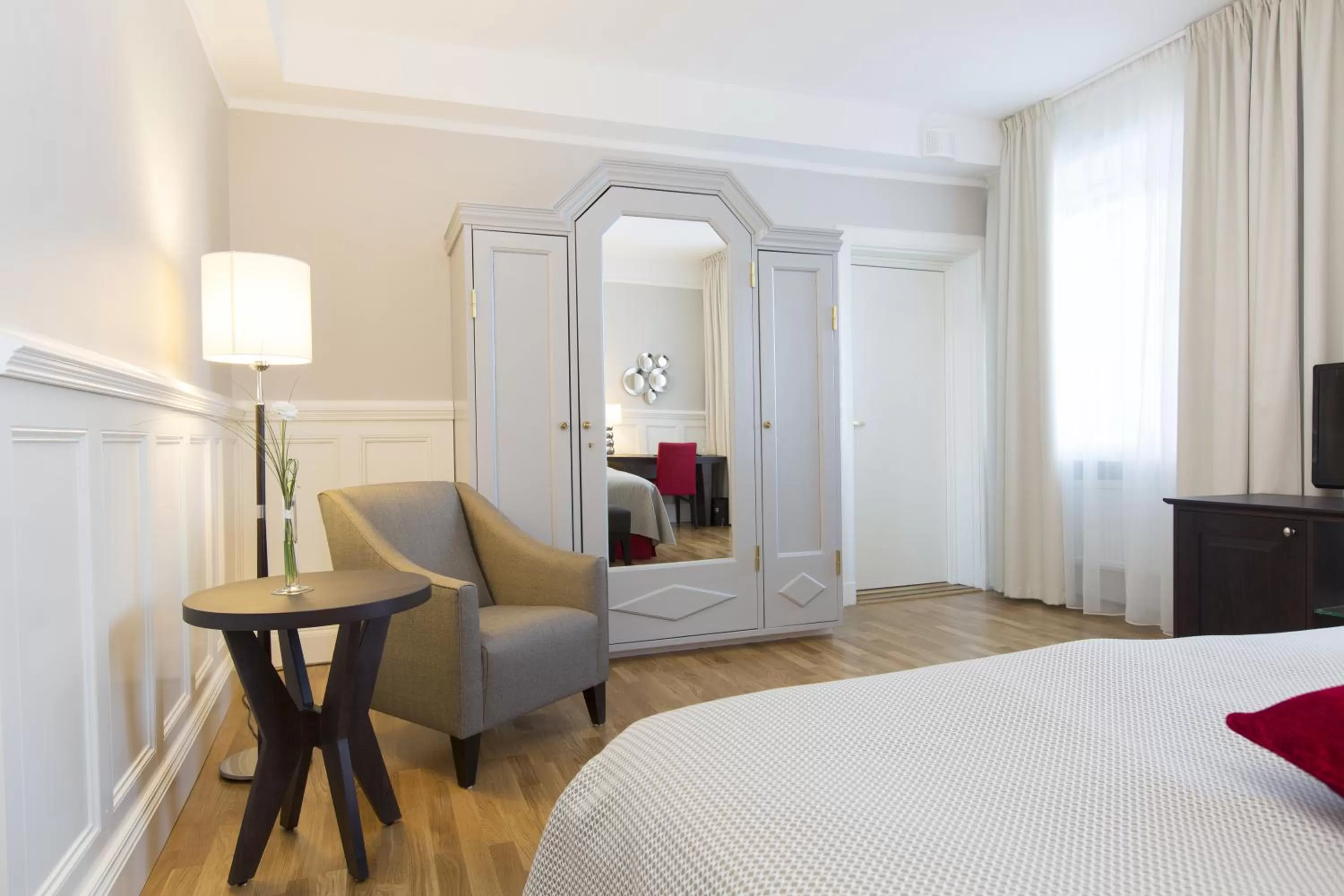 Bathroom, Bed in Elite Stadshotellet Karlstad, Hotel & Spa