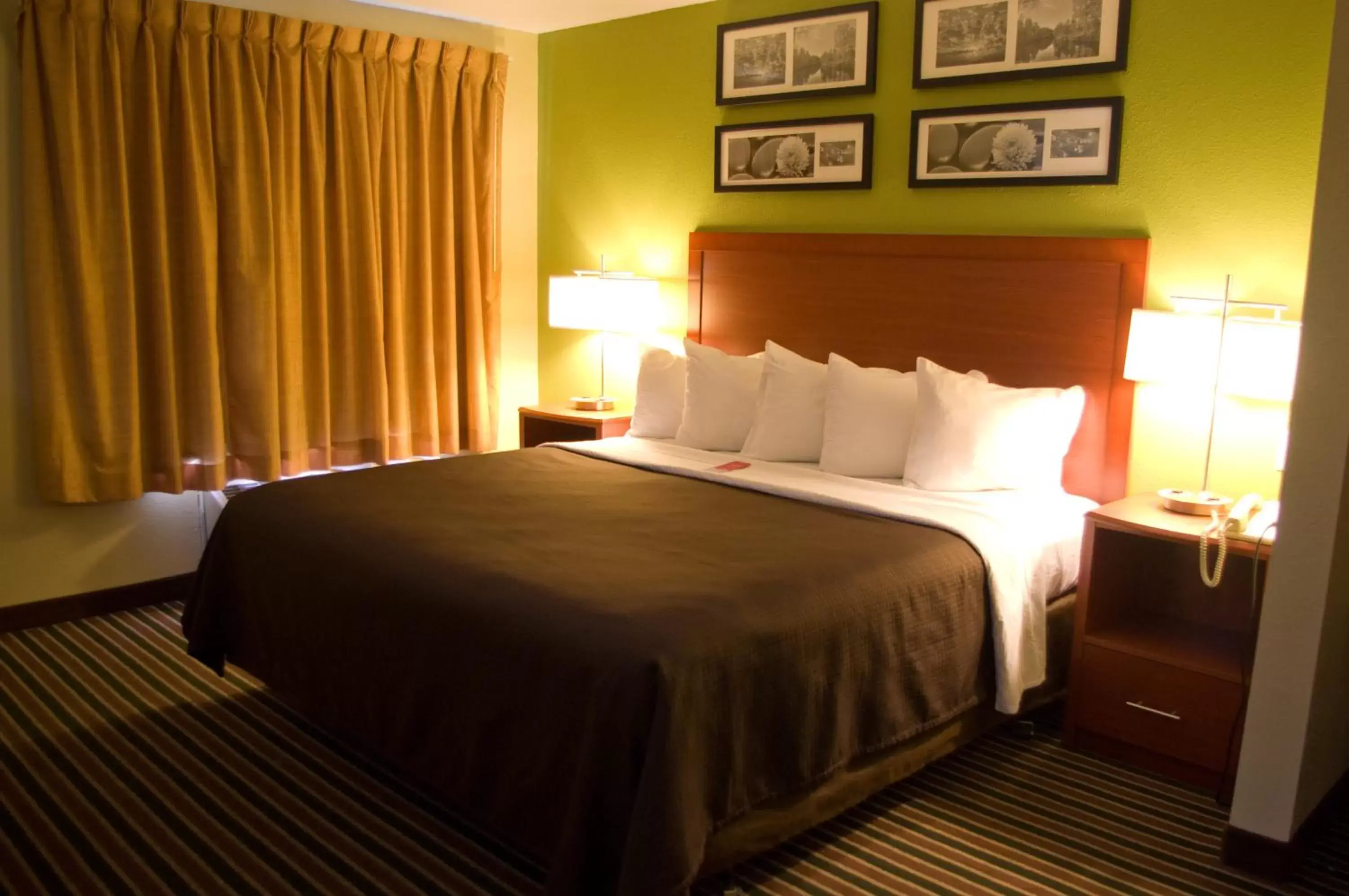 King Room - Non-Smoking in Econo Lodge Champaign Urbana – University Area King Room - Non-Smoking in Econo Lodge Champaign Urbana – University Area