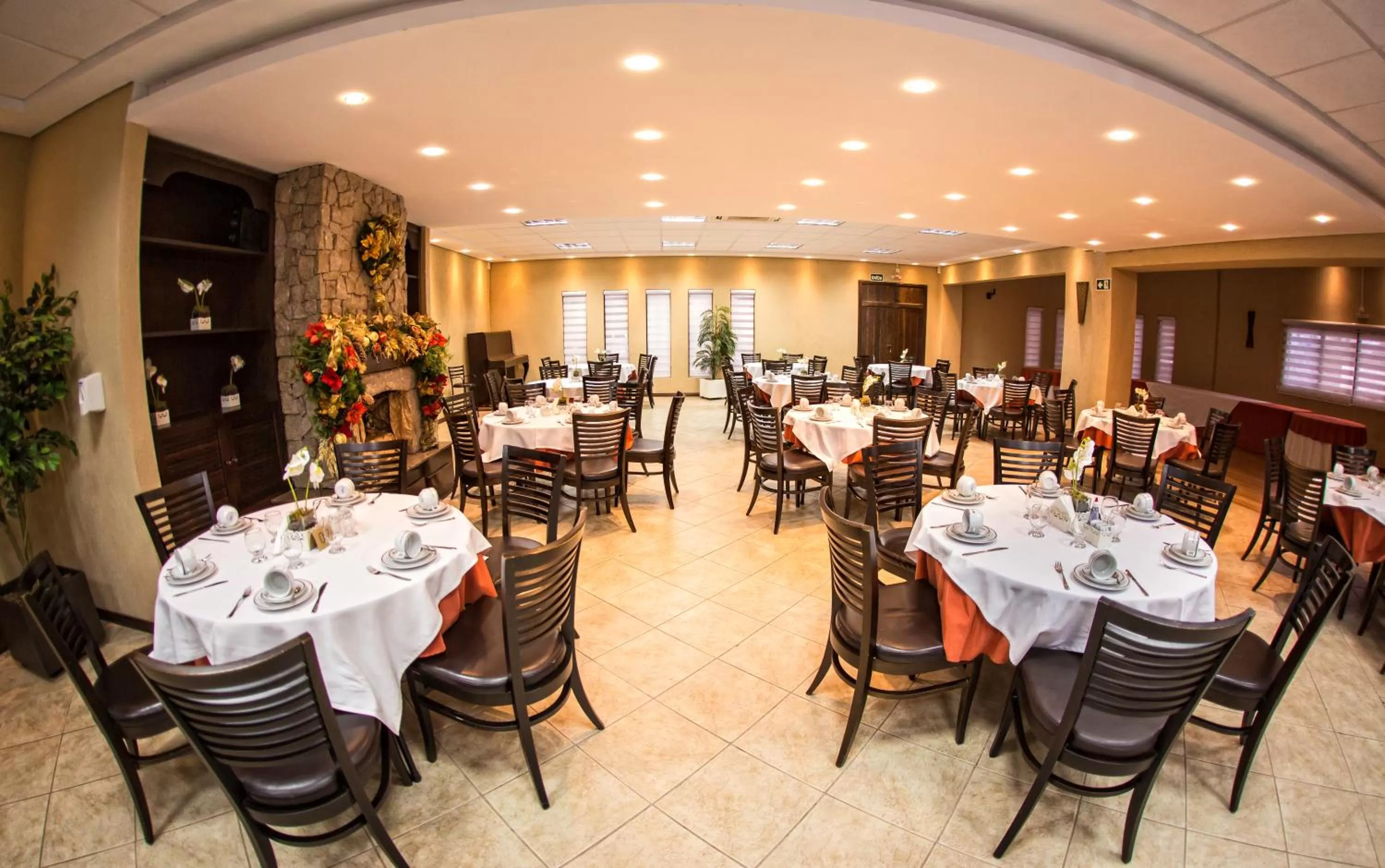 Meals in Hotel Campo Largo Comfort