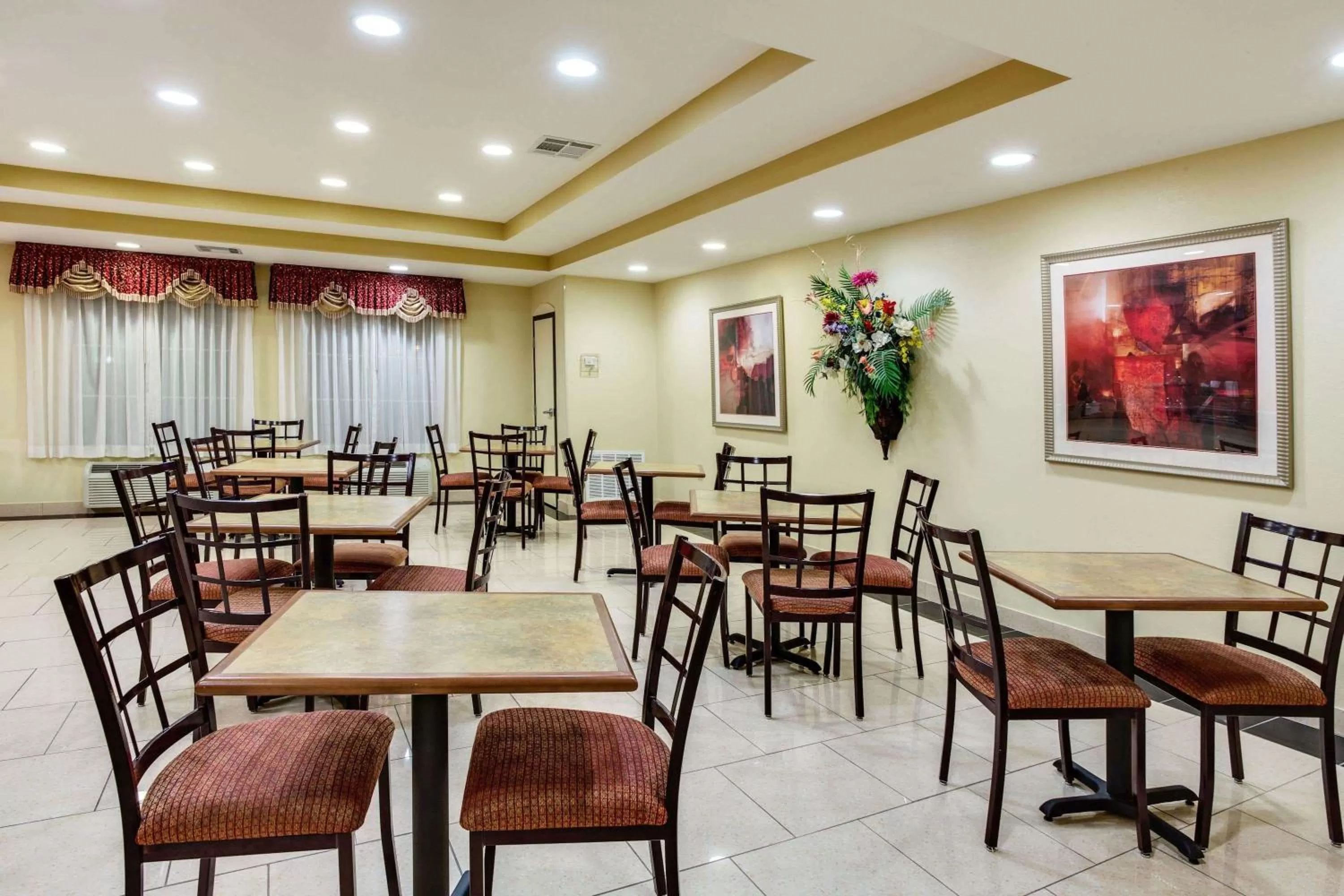 Restaurant/places to eat in La Quinta by Wyndham Canton MS