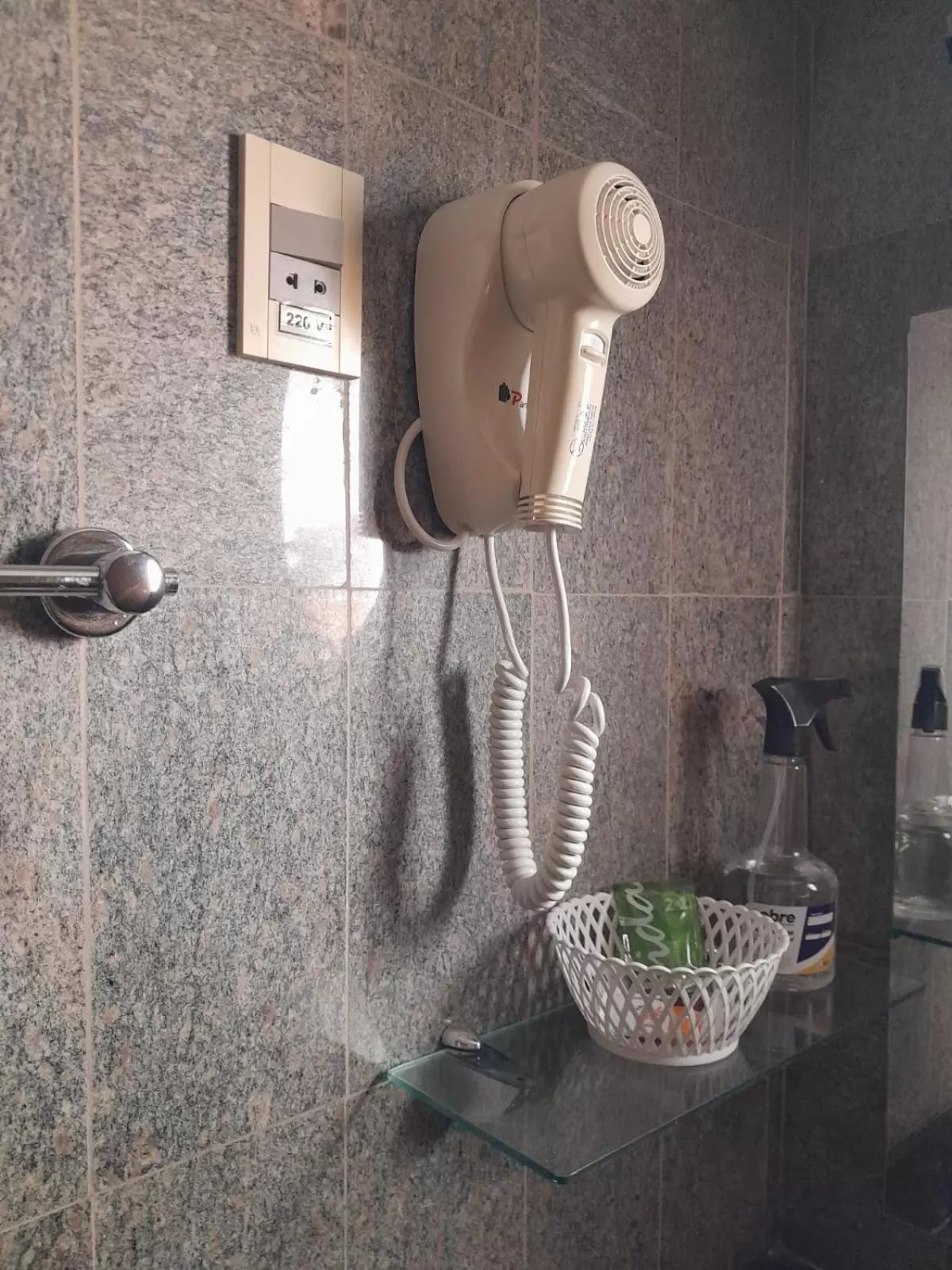 Bathroom in Sonia Flat Tambaú - Apartamento vista mar no Mano's Royal Hotel