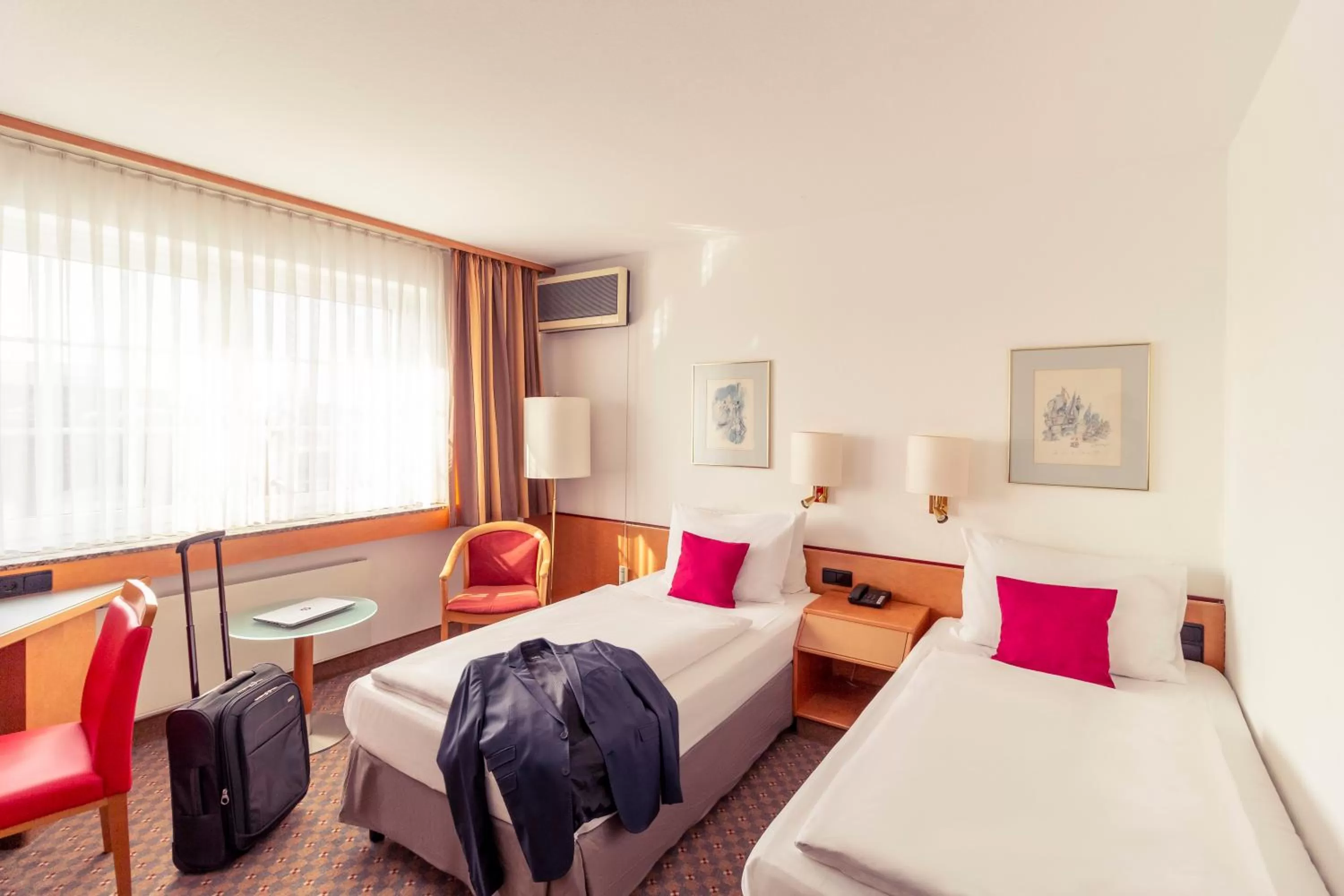 Photo of the whole room, Bed in Mercure Hotel Köln City Friesenstraße