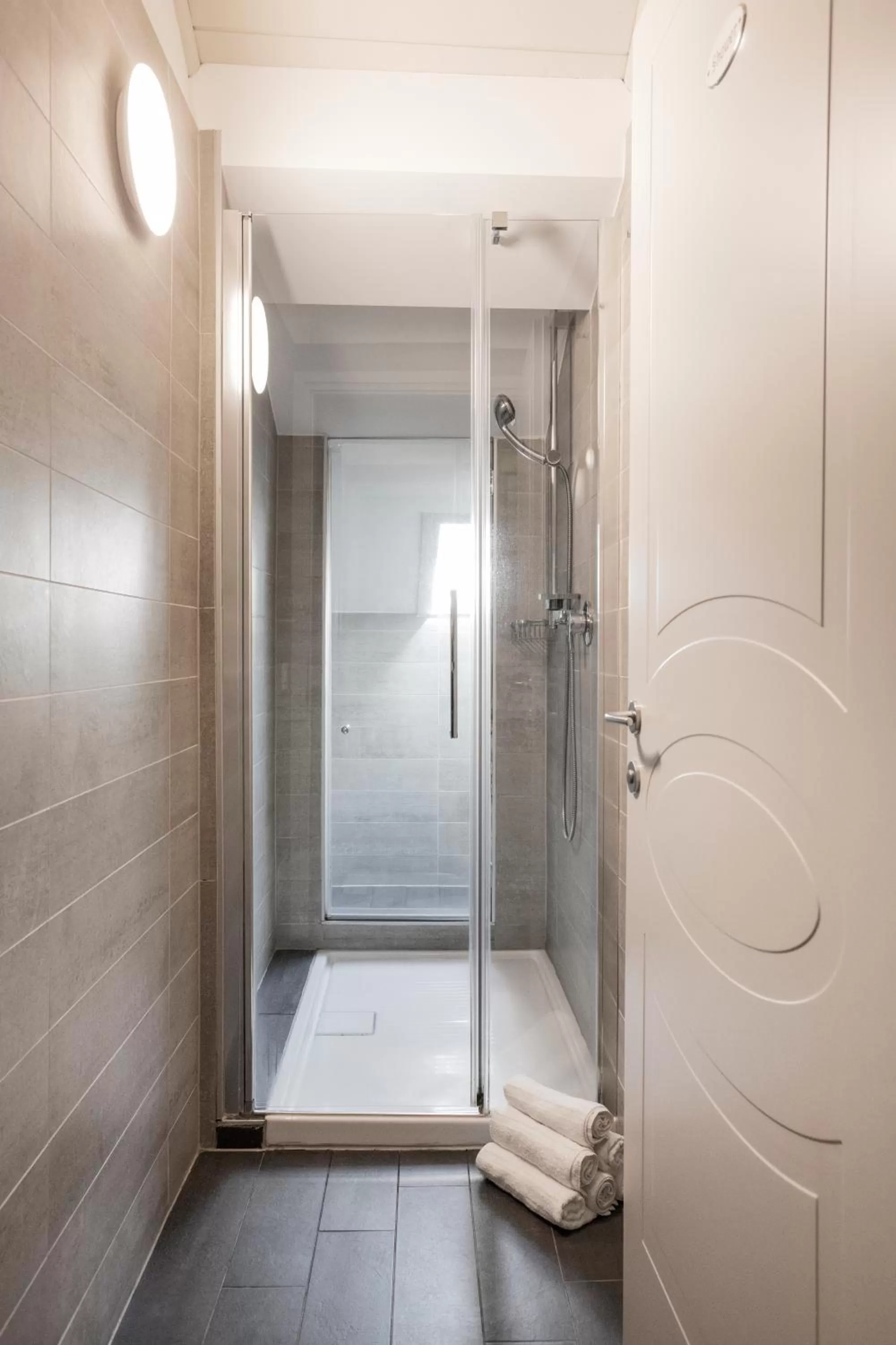 Shower in Hotel Alexandra