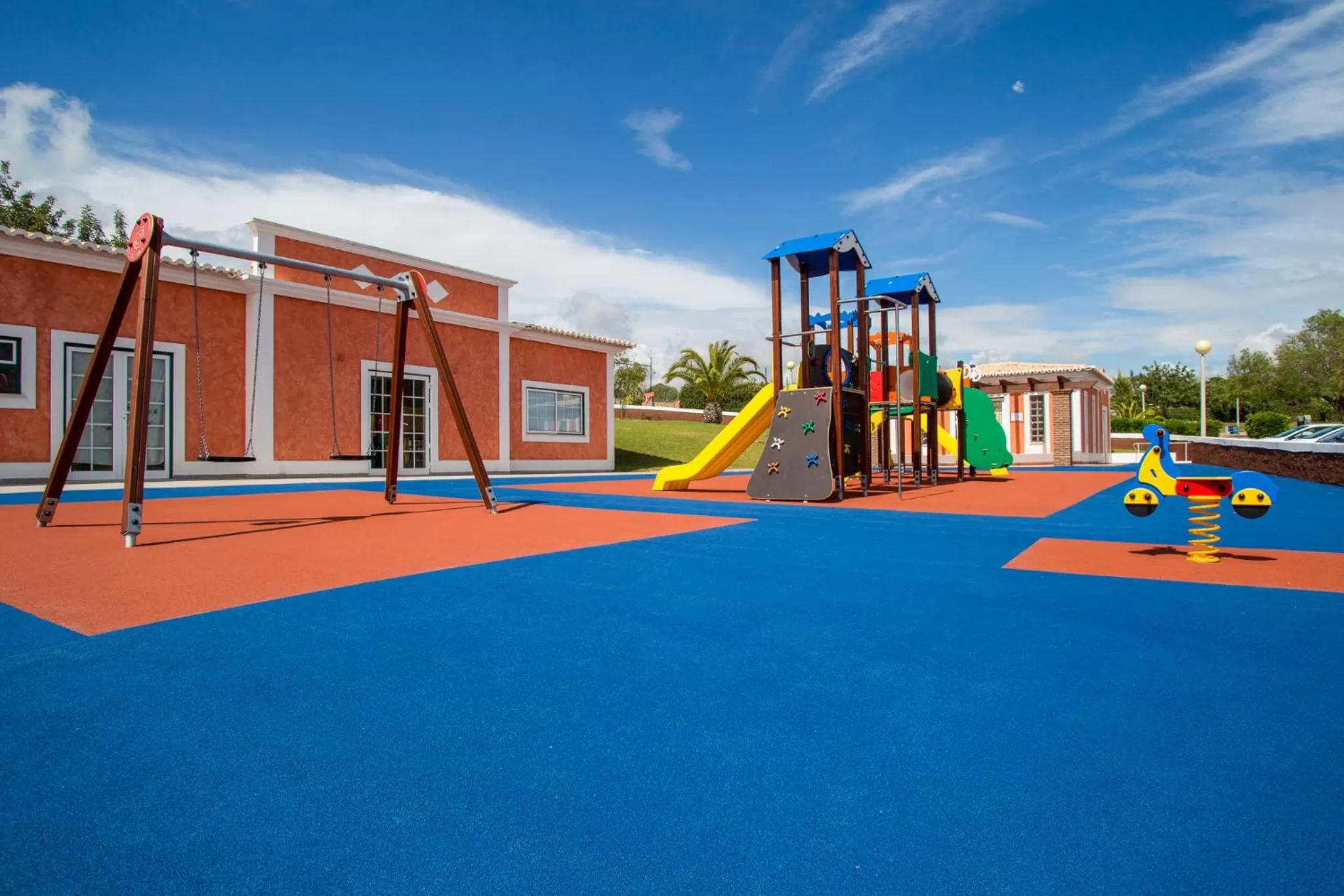 Children play ground in Colina da Lapa & Villas