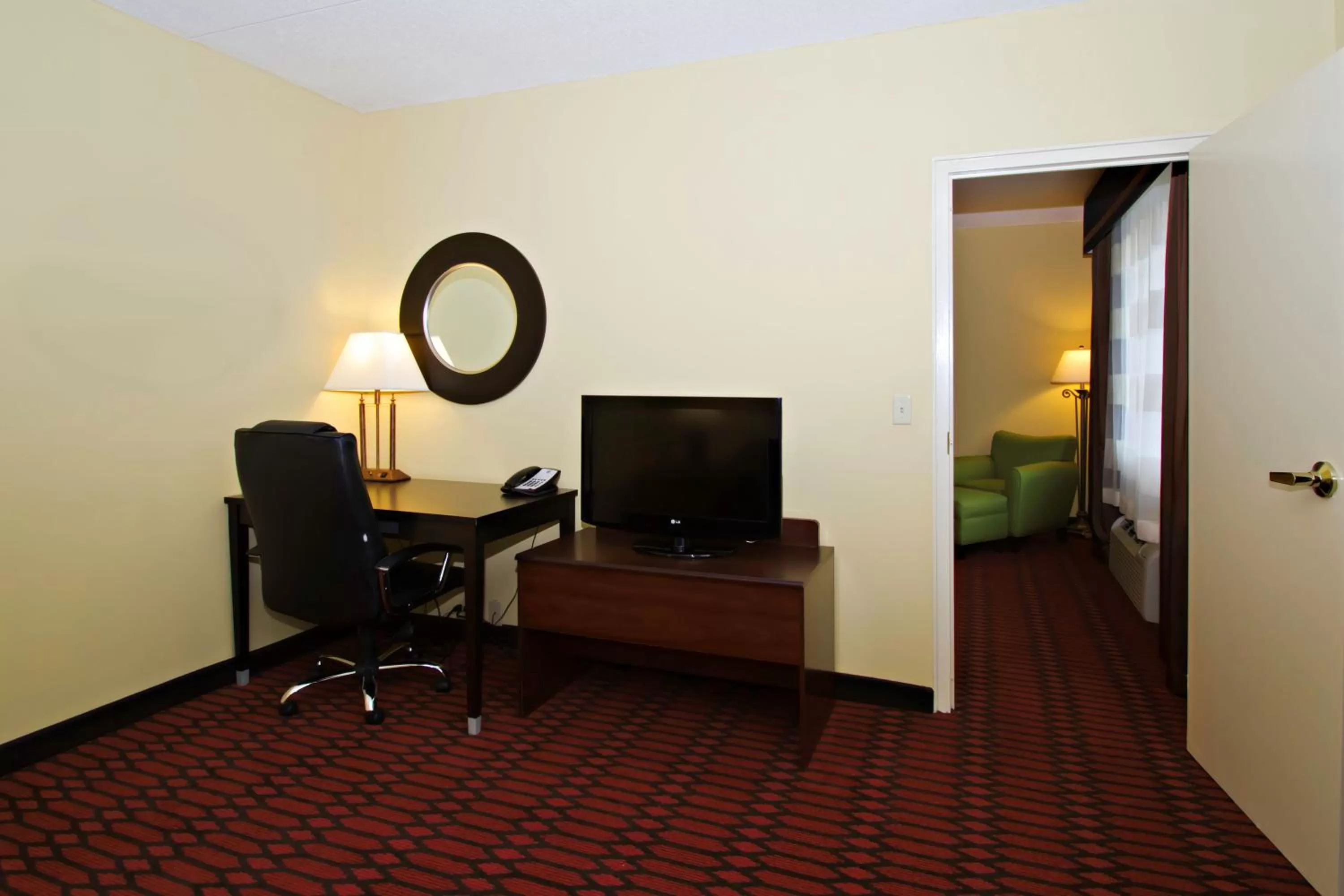 TV and multimedia in Baymont by Wyndham Harrisburg