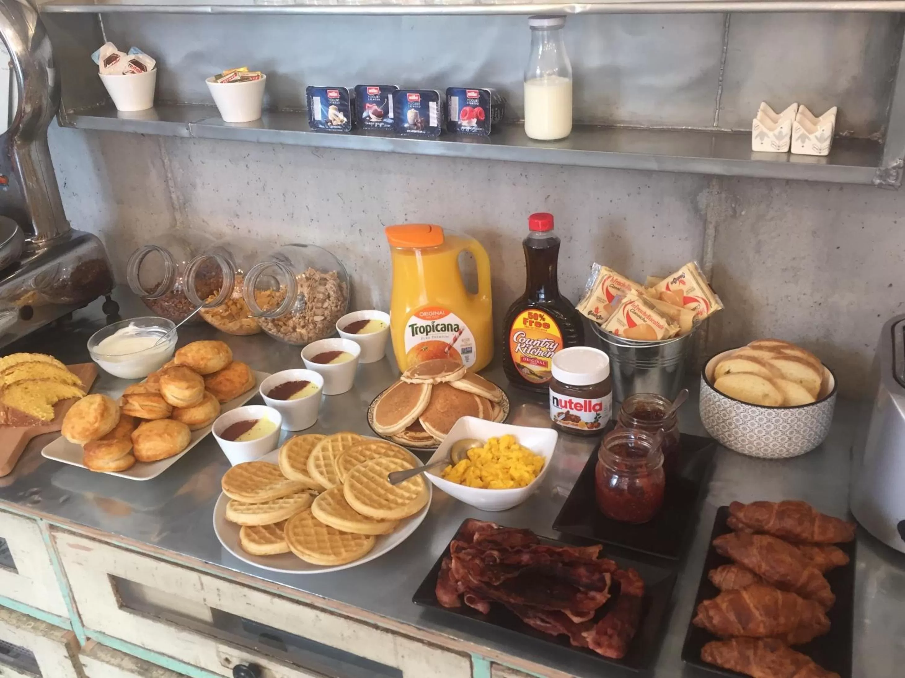 Buffet breakfast in Pove 2.4 Hotel