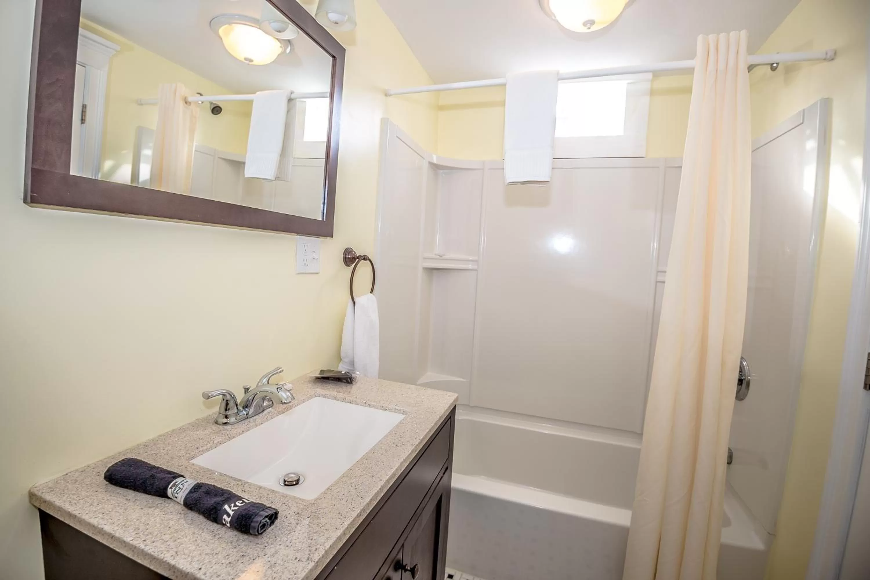 Shower in Cranmore Inn