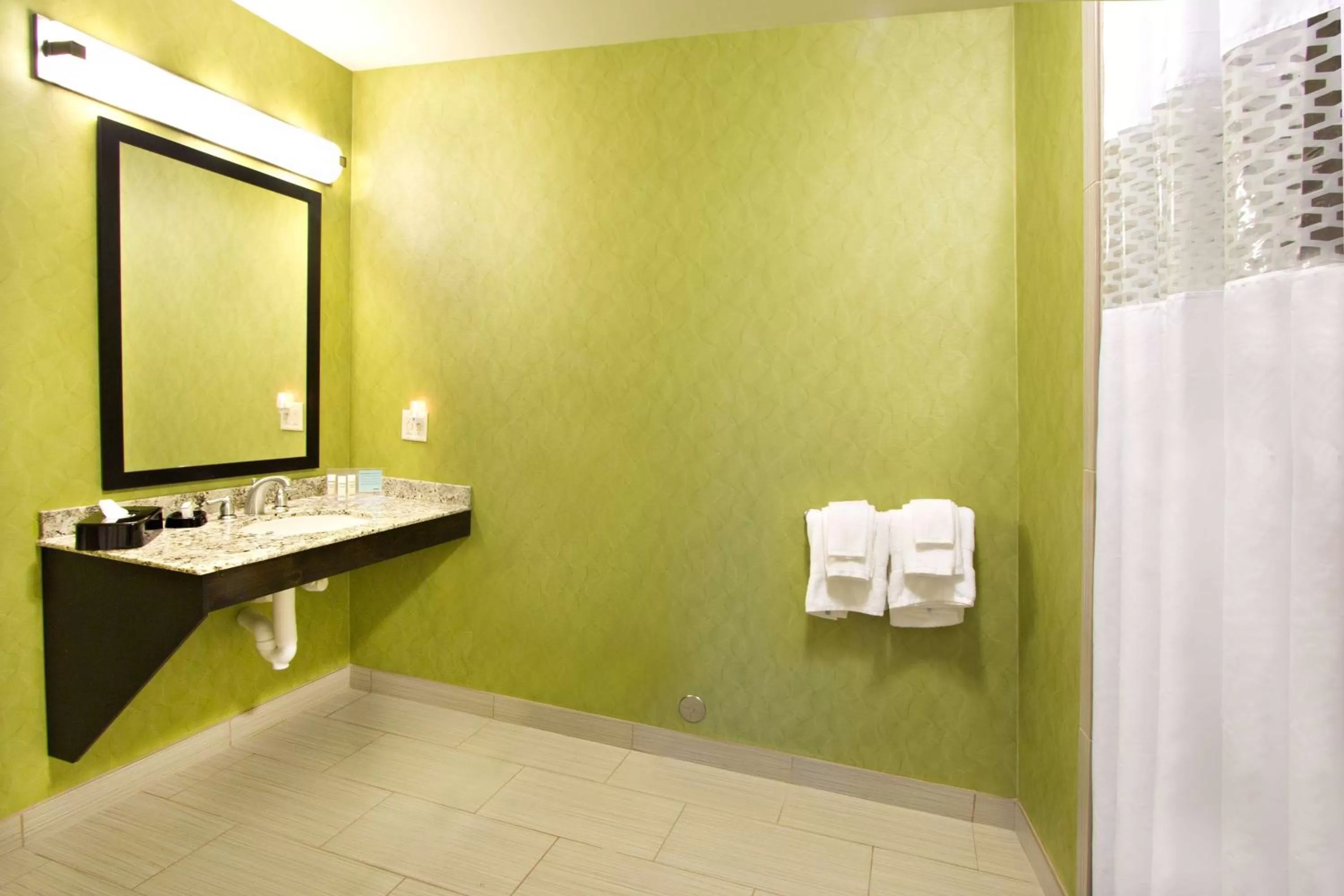 Bed in Hampton Inn & Suites Salt Lake City/Farmington