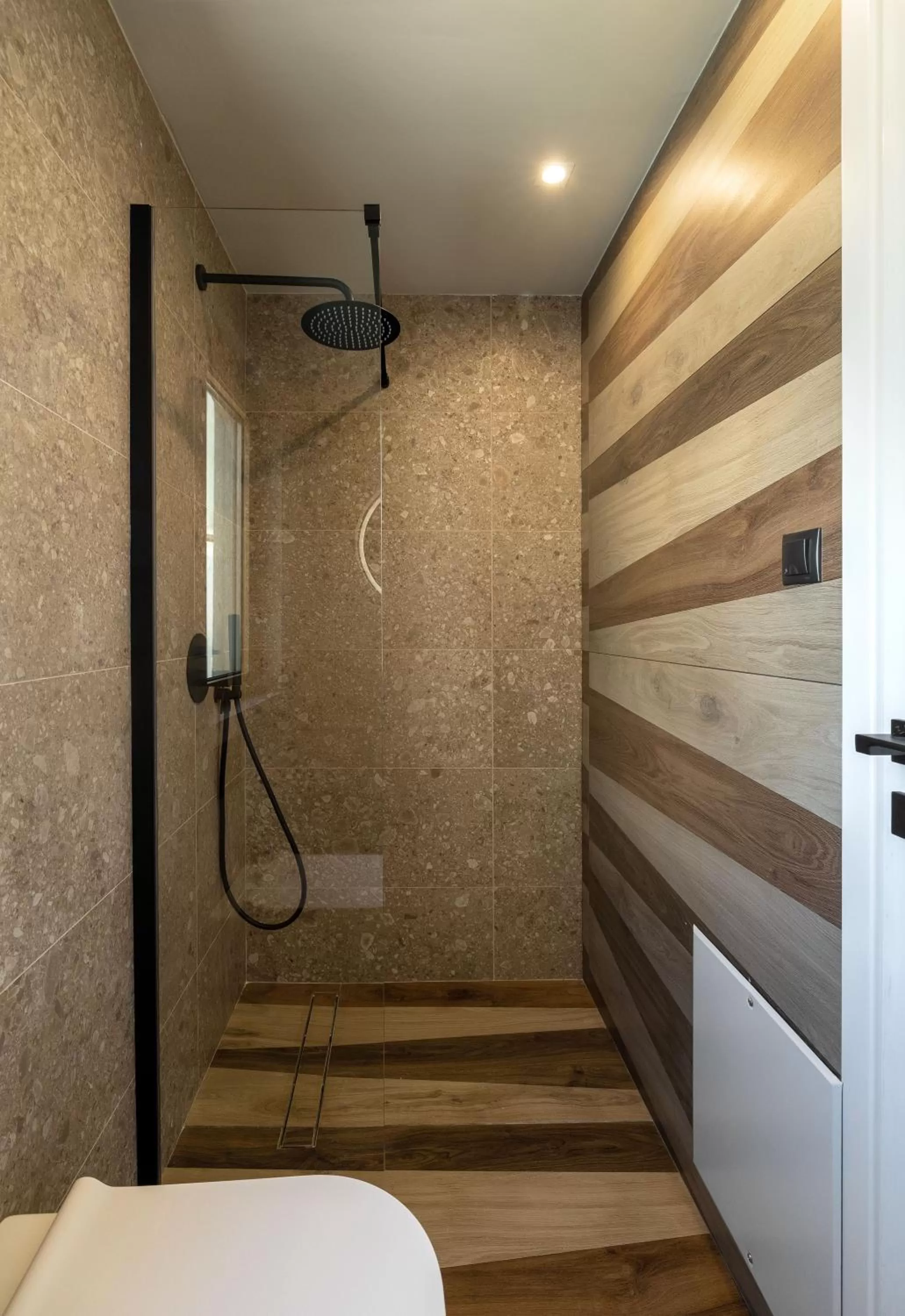 Shower in Athens Feeling