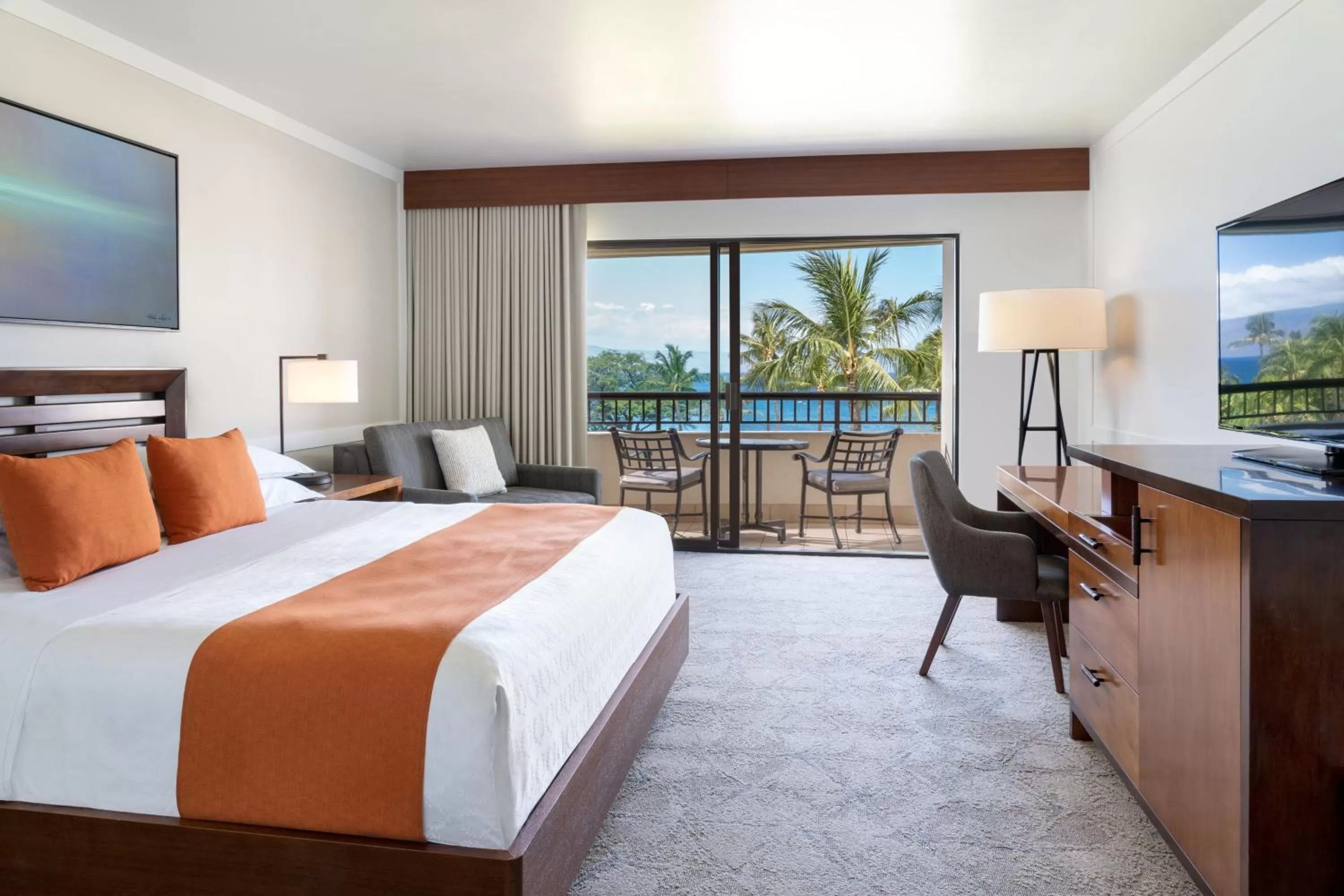 Photo of the whole room, Bed in Sheraton Maui Resort & Spa