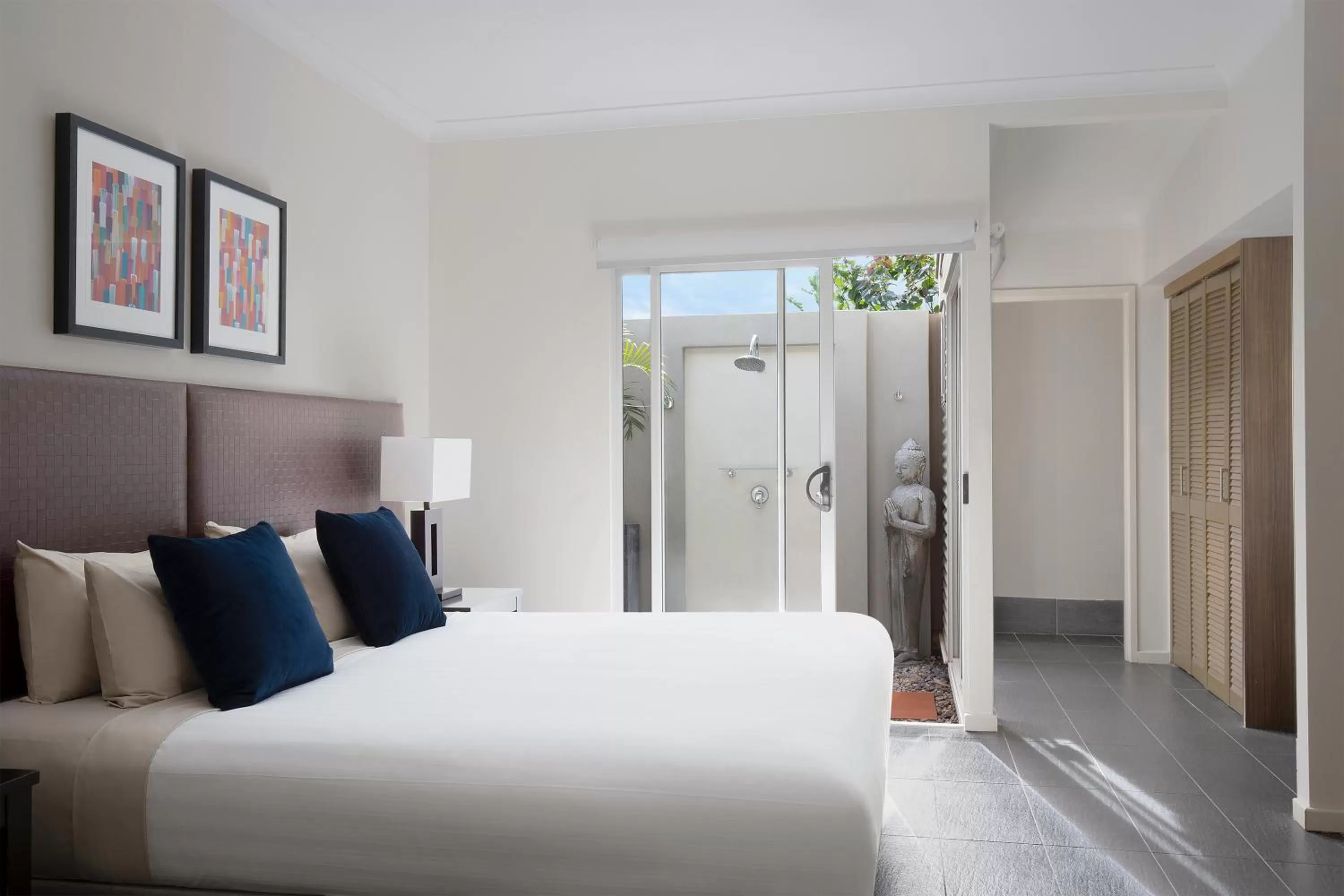 Bedroom, Bed in Mantra Frangipani Broome