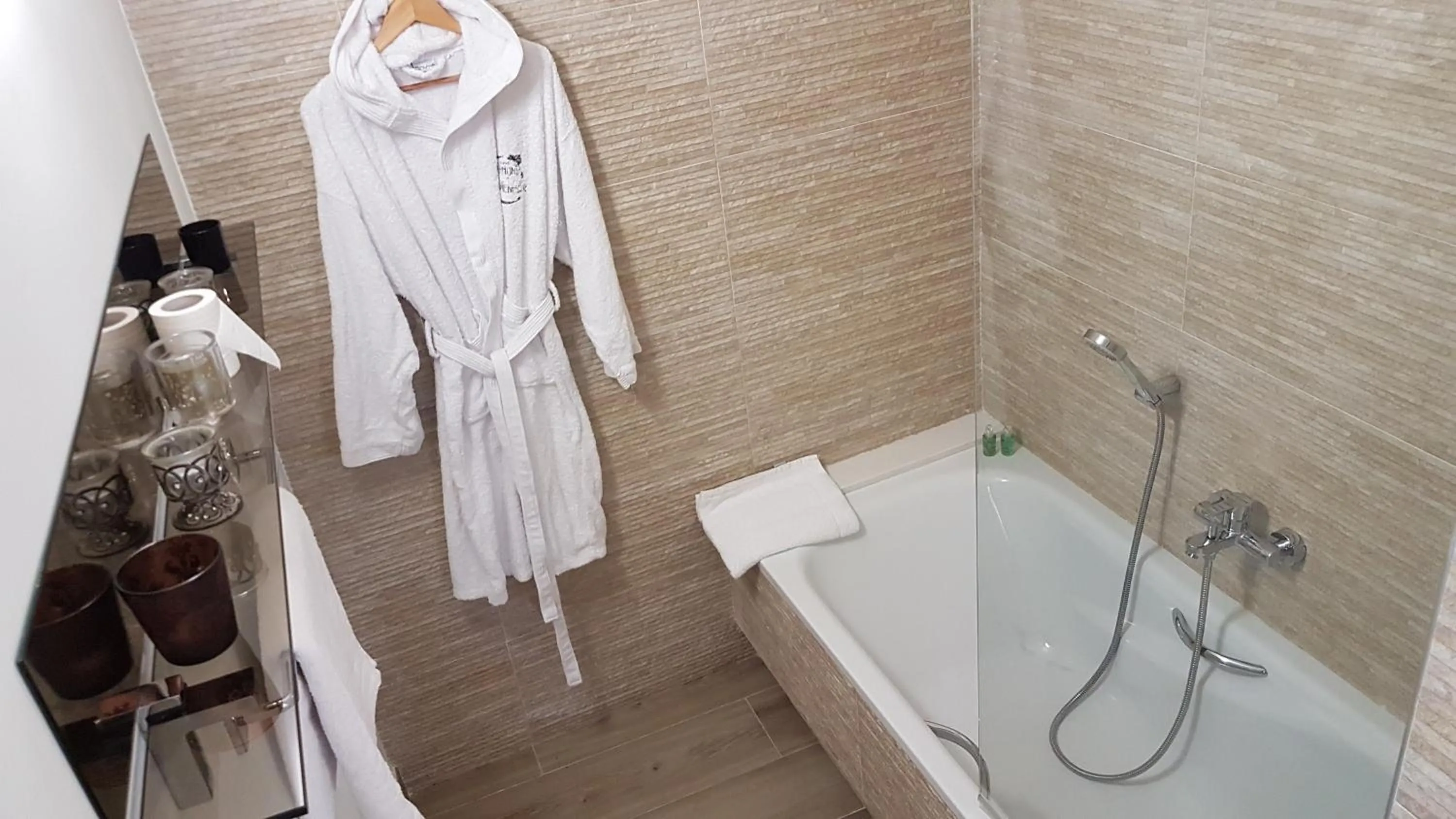 Bathroom in Artmonia