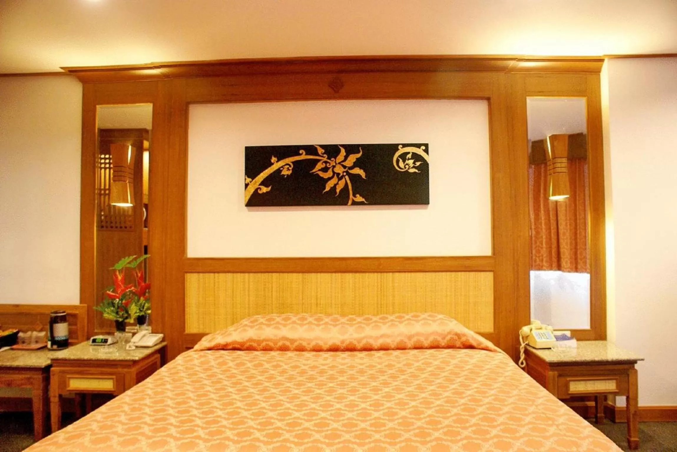 Bed in Royal Twins Palace Hotel