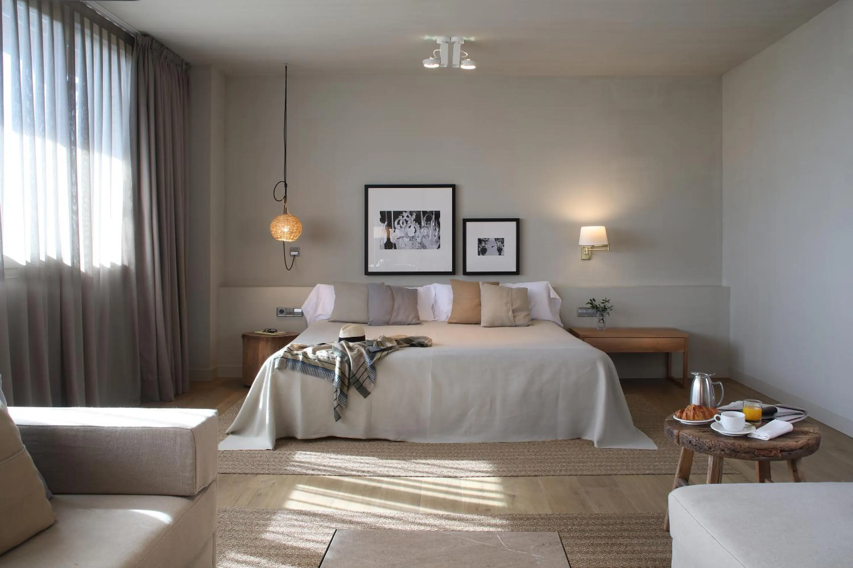 Bedroom, Bed in Hotel Peralada Wine Spa & Golf