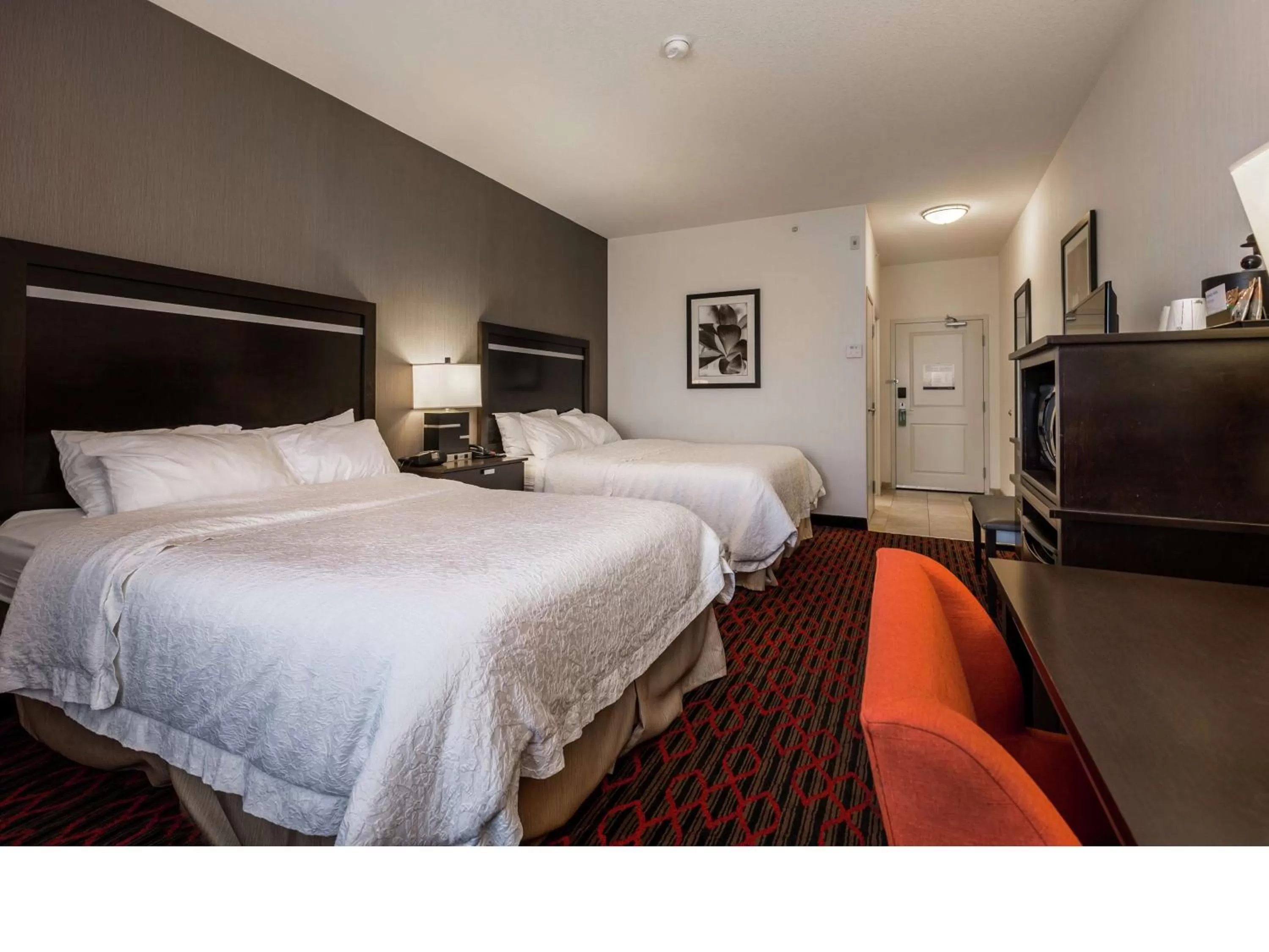 Bedroom, Bed in Hampton Inn & Suites by Hilton Lethbridge