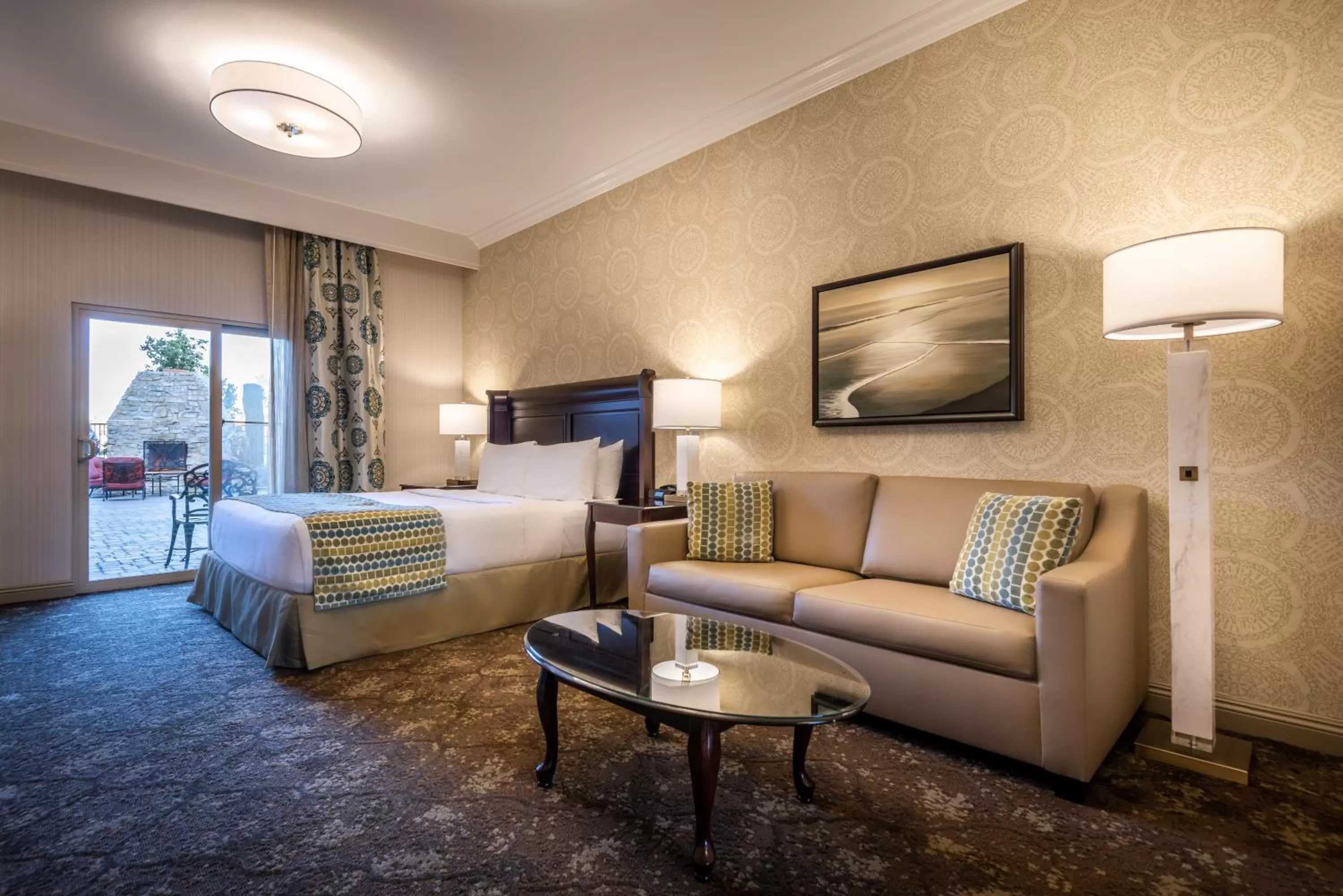 Balcony/Terrace, Bed in Ayres Hotel Seal Beach - Cypress