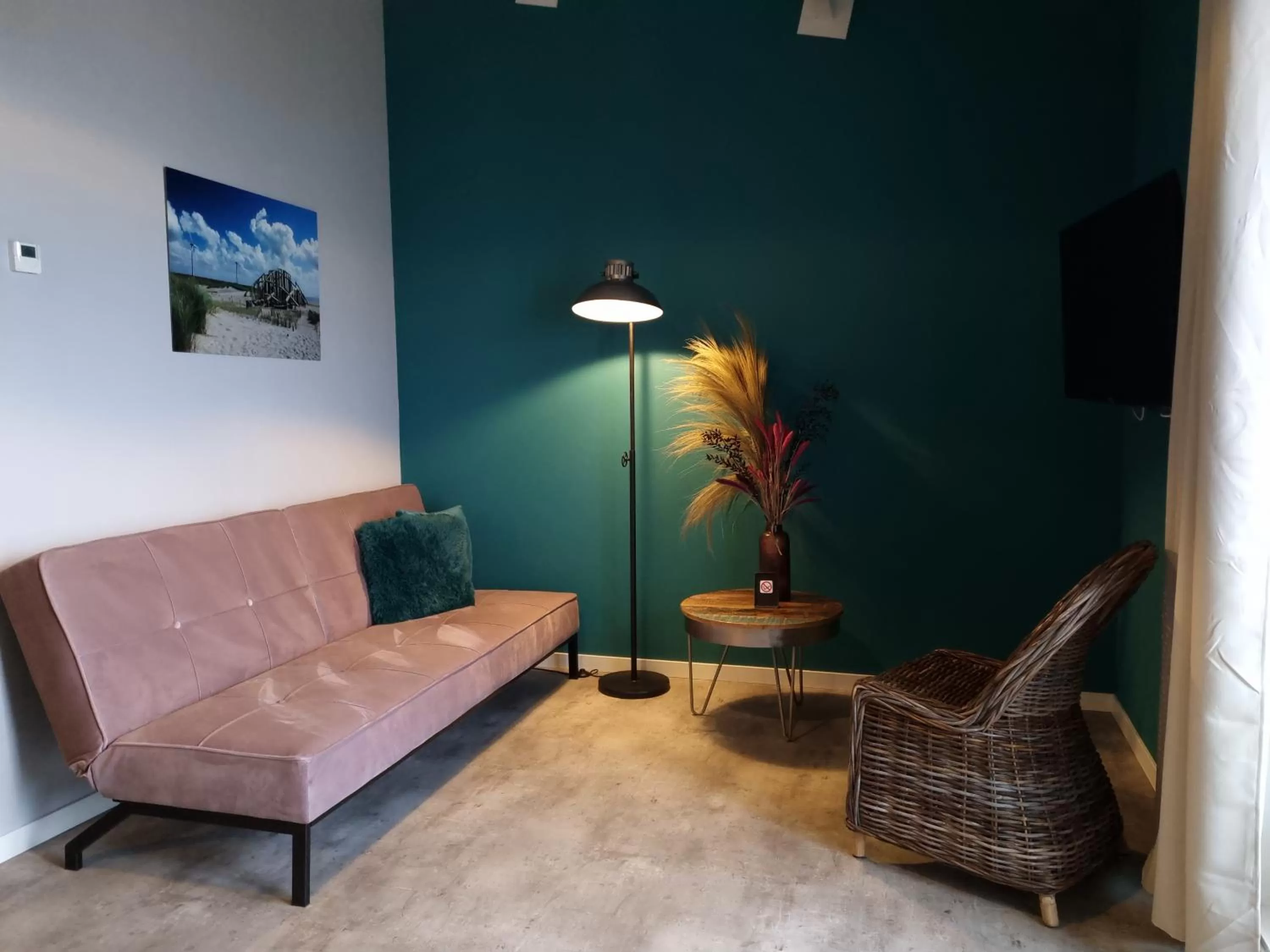 Coffee/tea facilities, Seating Area in Beach Hotel Oostvoorne