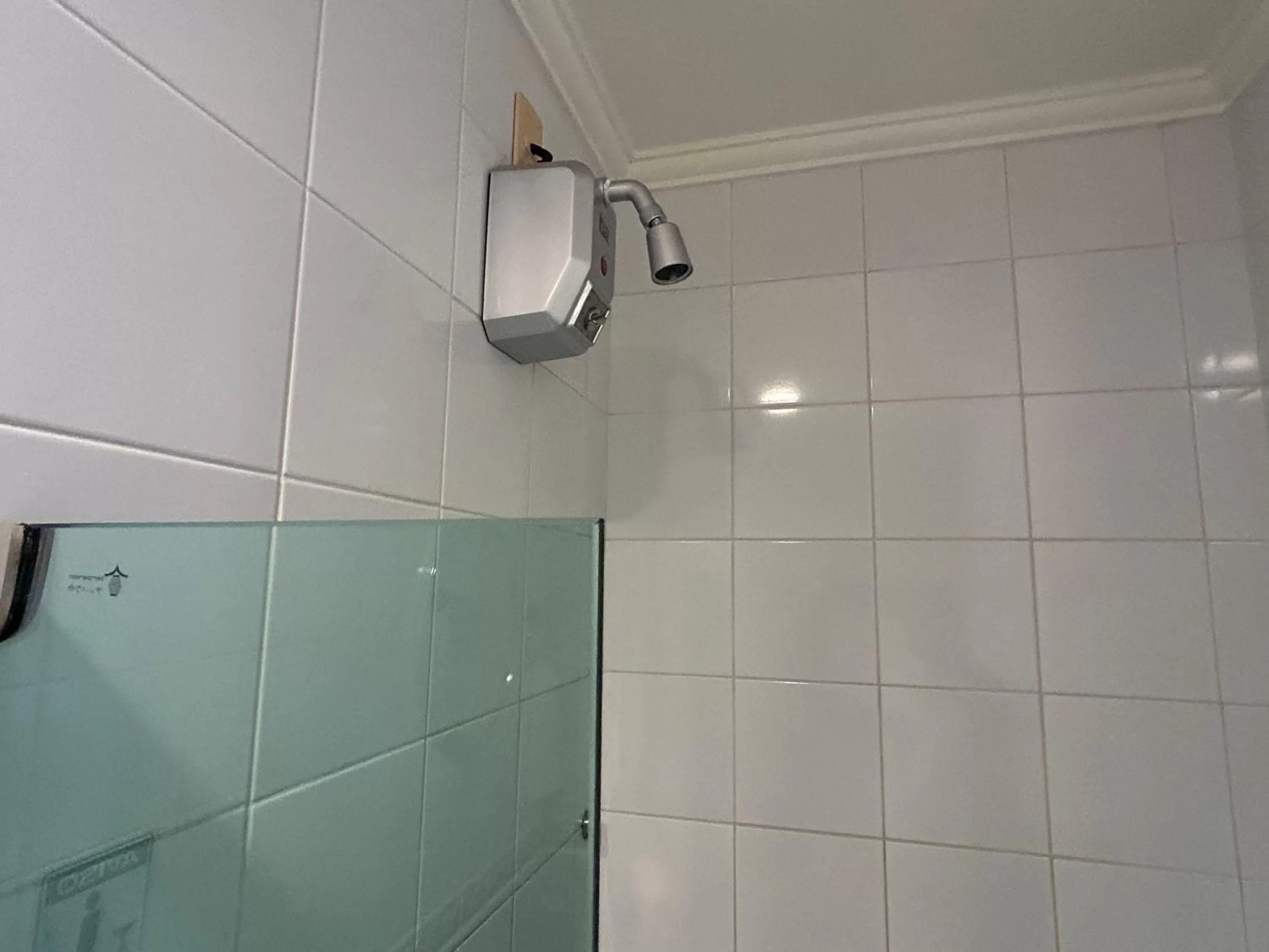 Shower, Bathroom in Golfinhos Apart Hotel