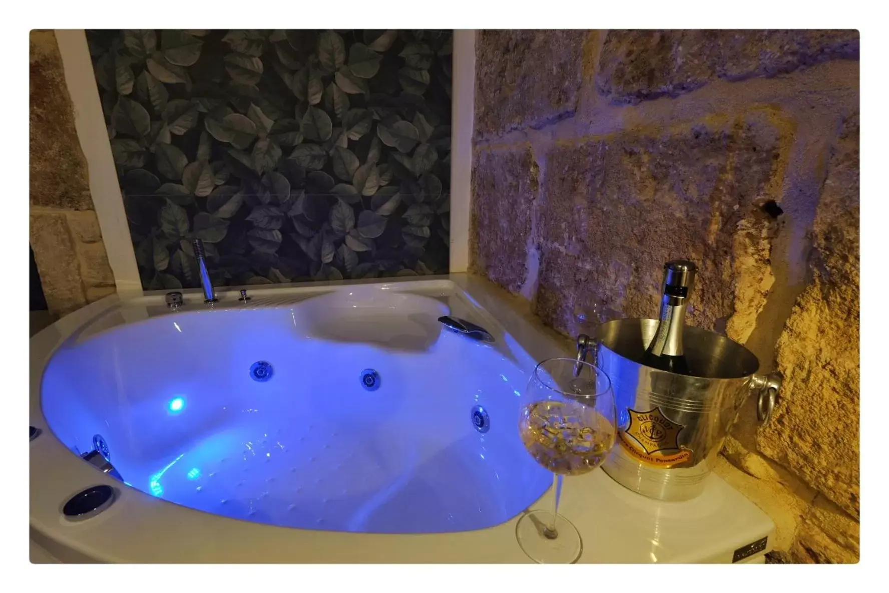 King Room with Spa Bath in Morfeo Charming Rooms & Relax King Room with Spa Bath in Morfeo Charming Rooms & Relax