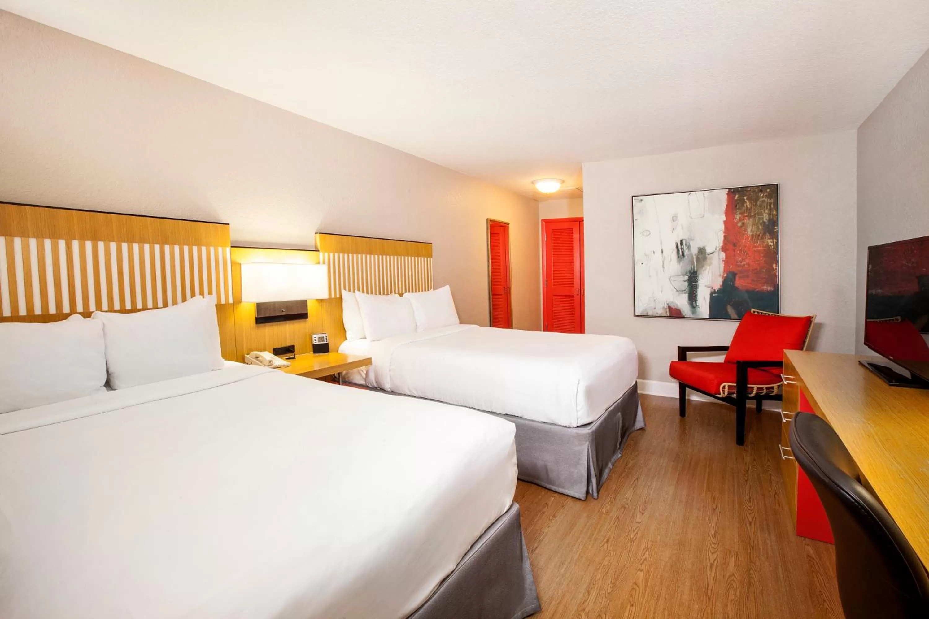 Photo of the whole room in Wyndham Orlando Resort International Drive