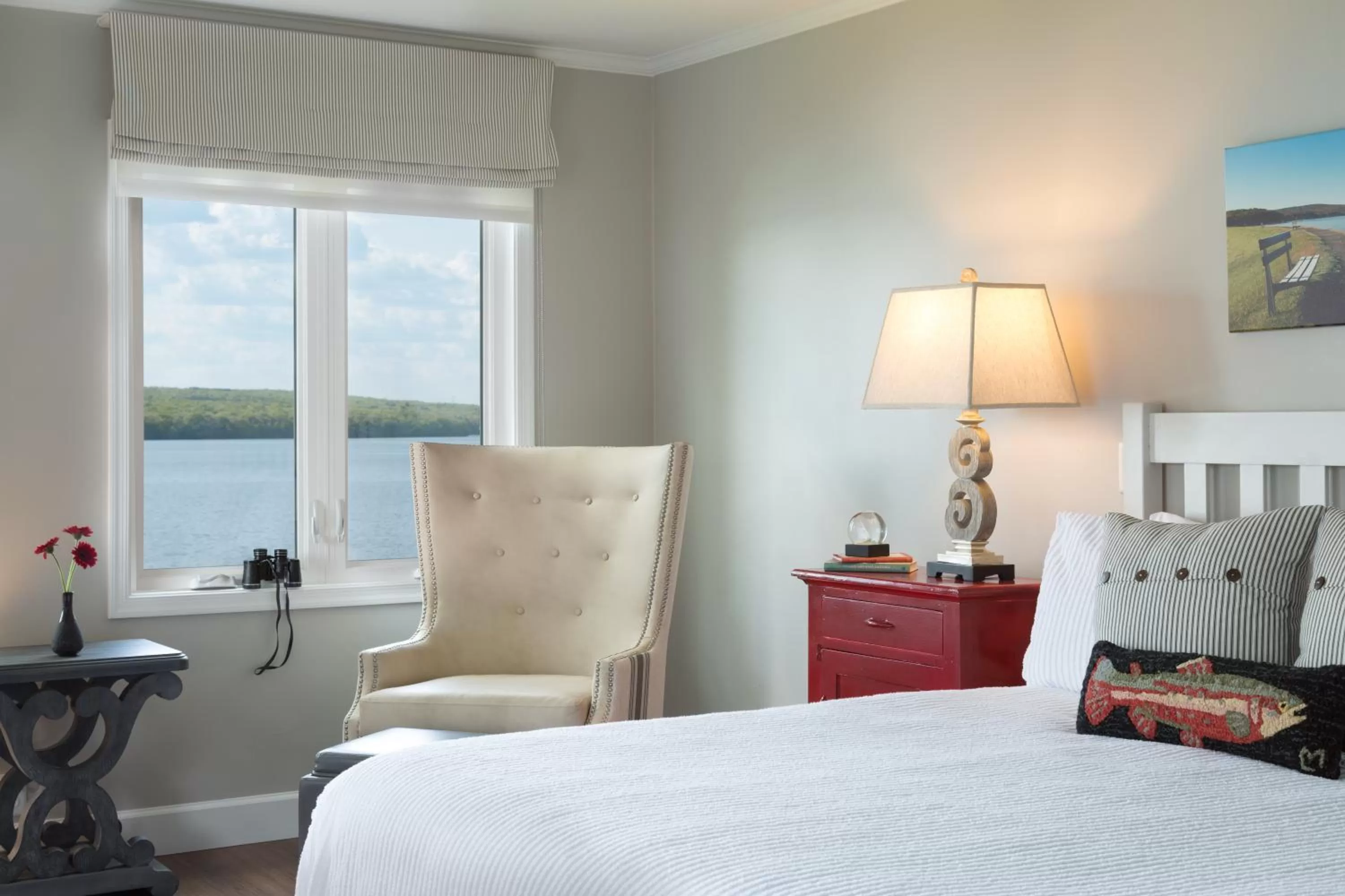 Seating area, Bed in Silver Birches Resort