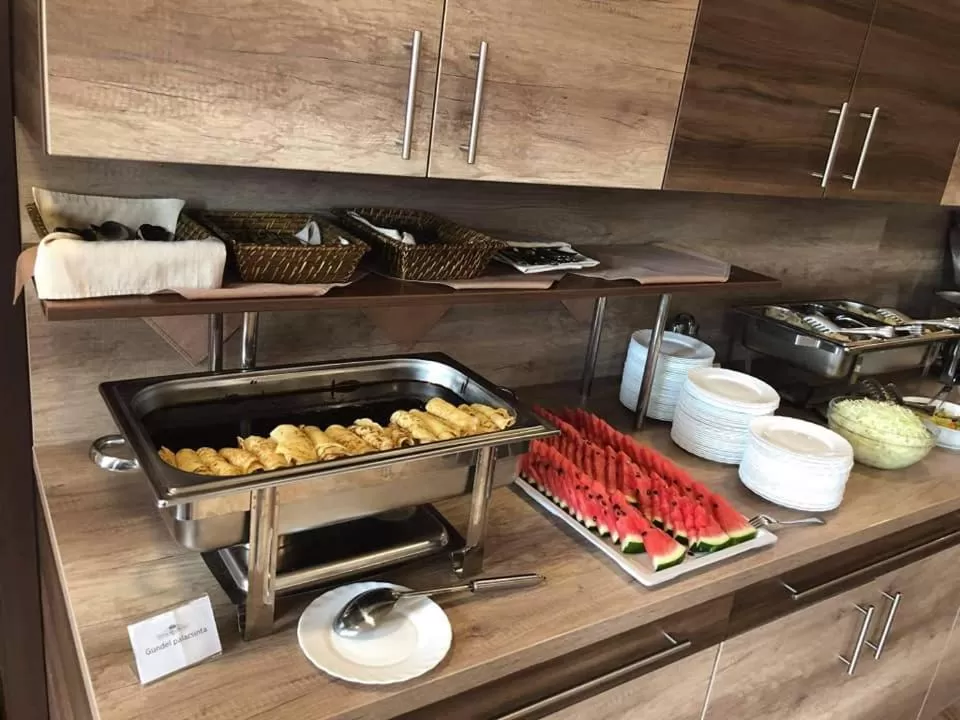 Kitchen/Kitchenette in Royal Hotel