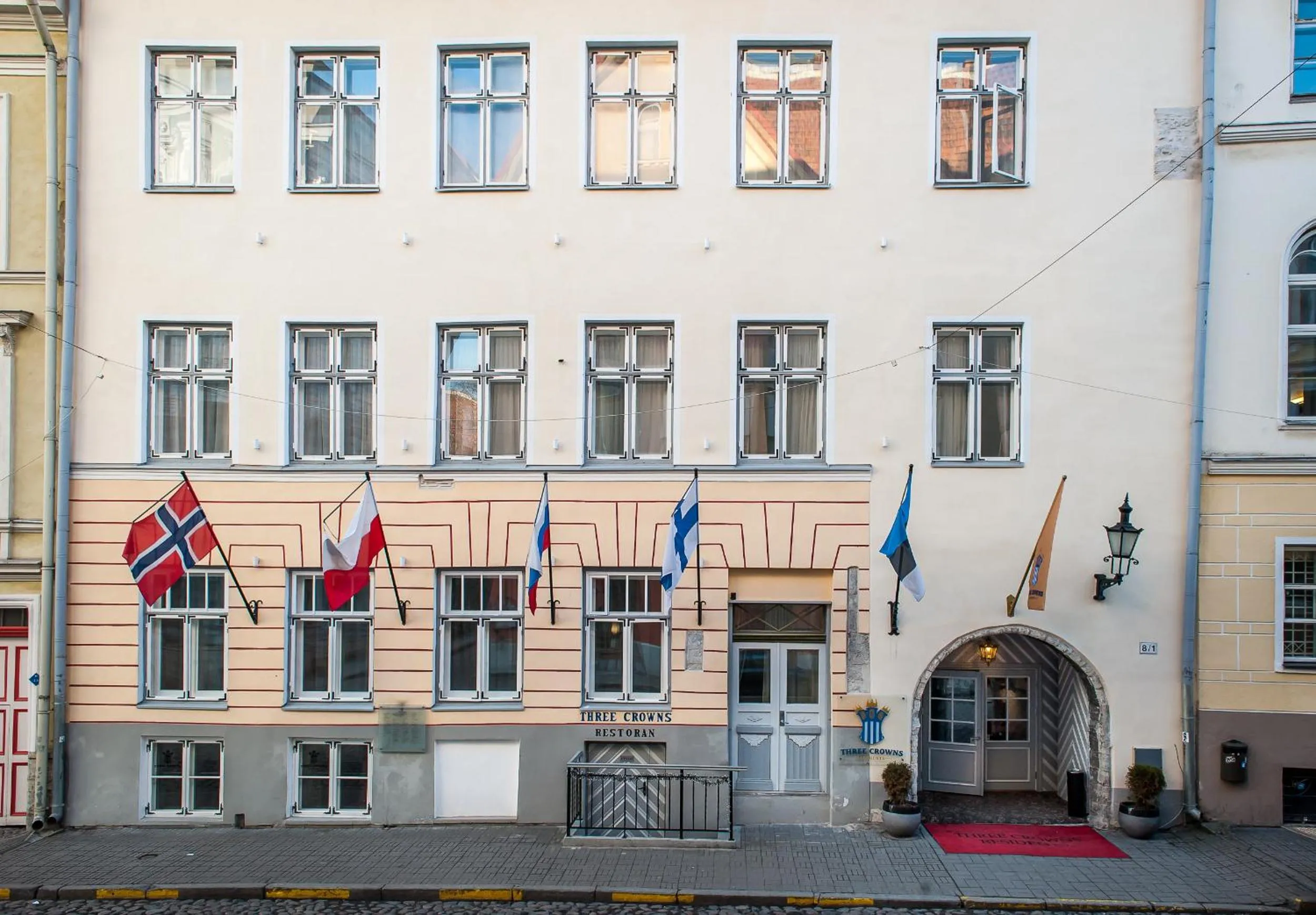 Facade/entrance in Three Crowns Residents