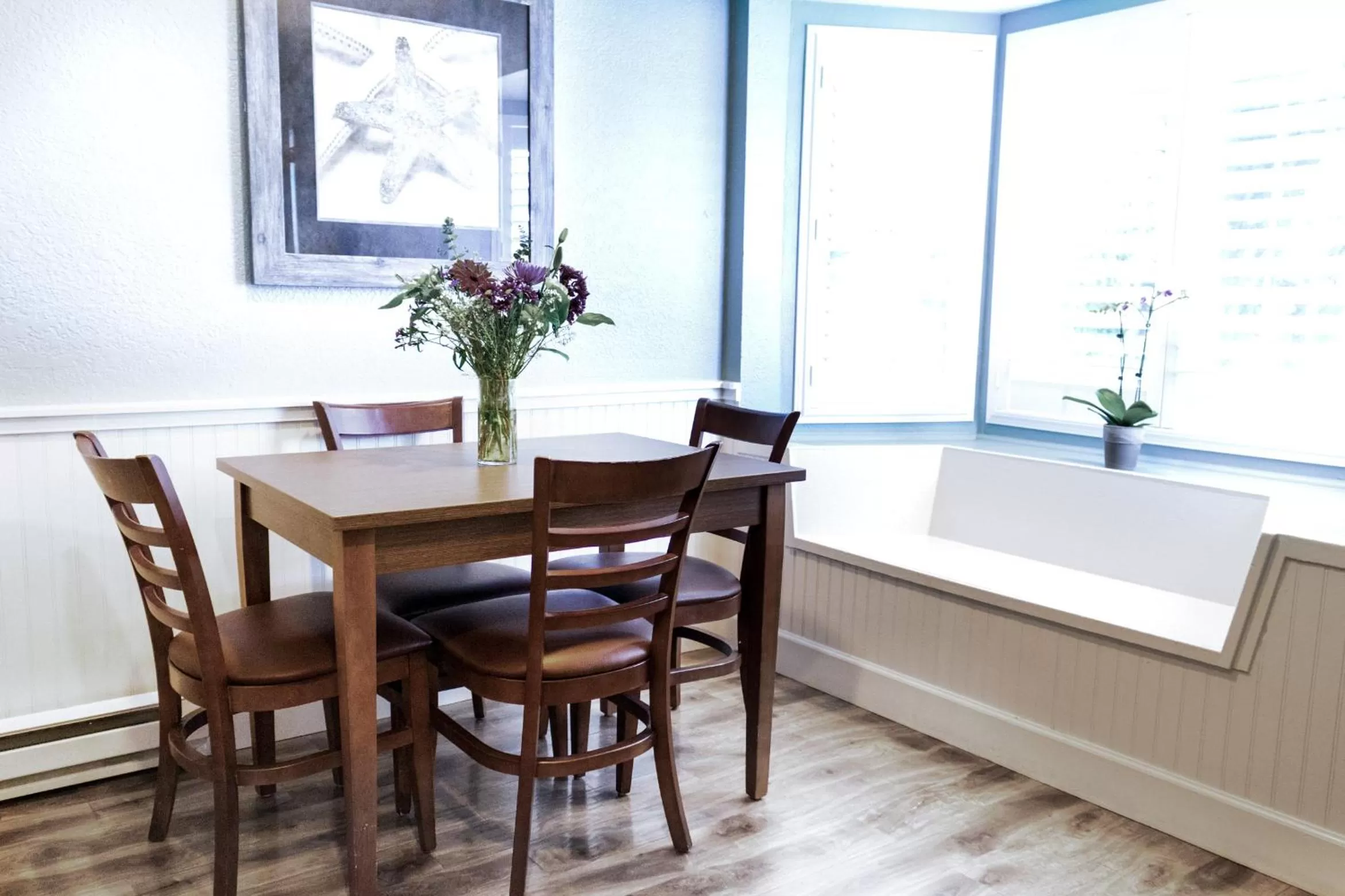 Dining area in Ocean Echo Inn & Beach Cottages