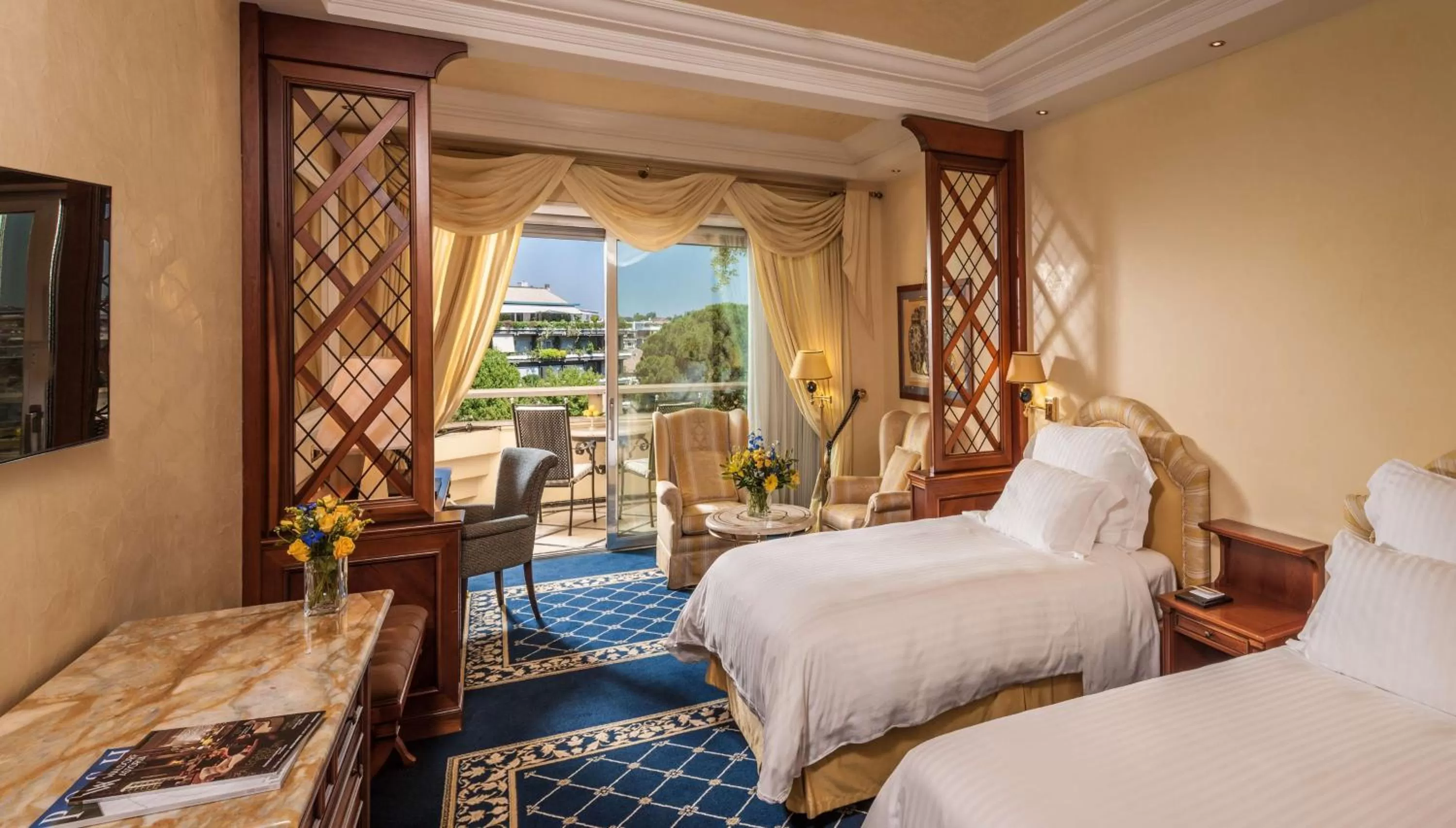 Deluxe Twin Room in Rome Cavalieri, A Waldorf Astoria Hotel