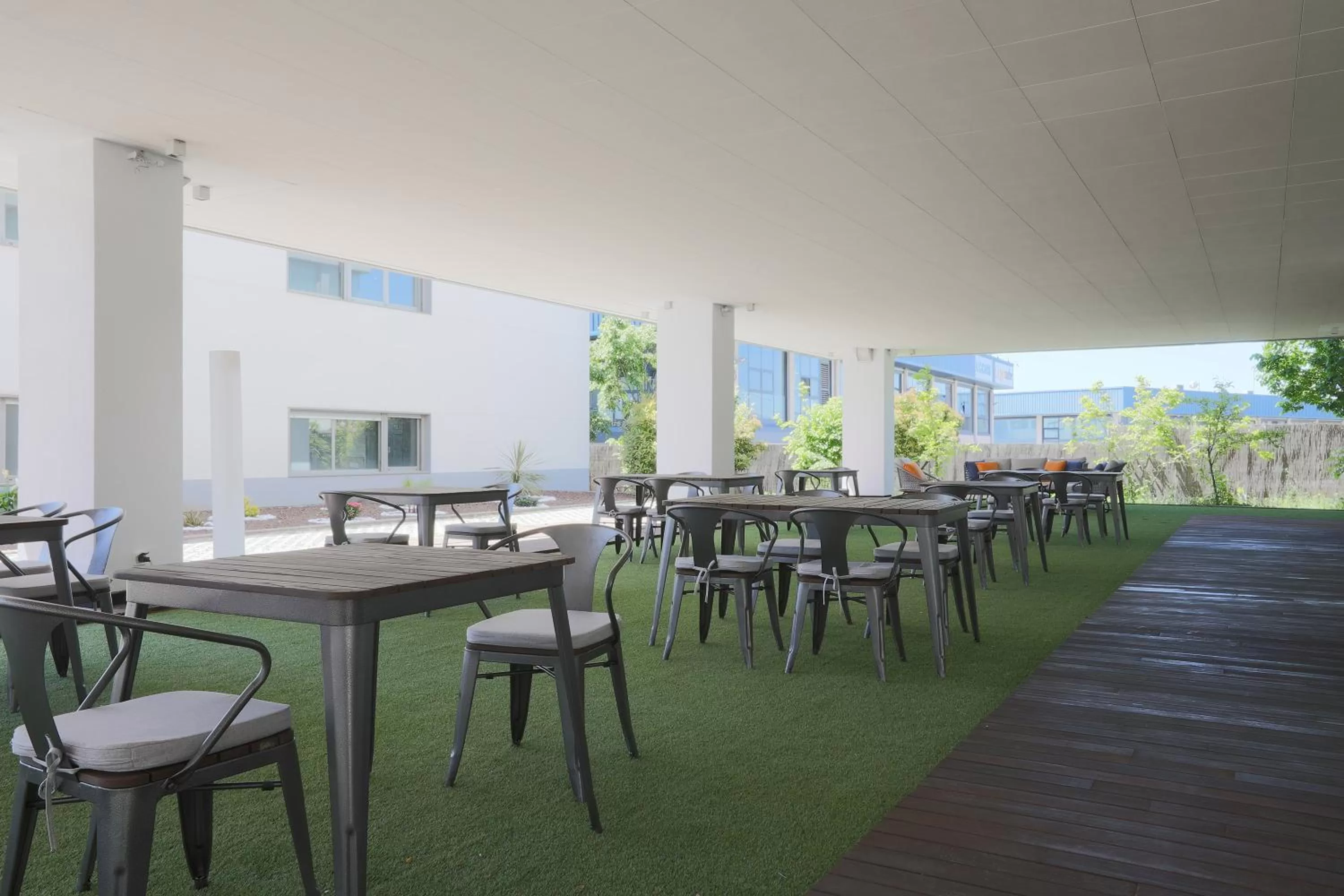 Restaurant/places to eat in Hotel Villa Odon