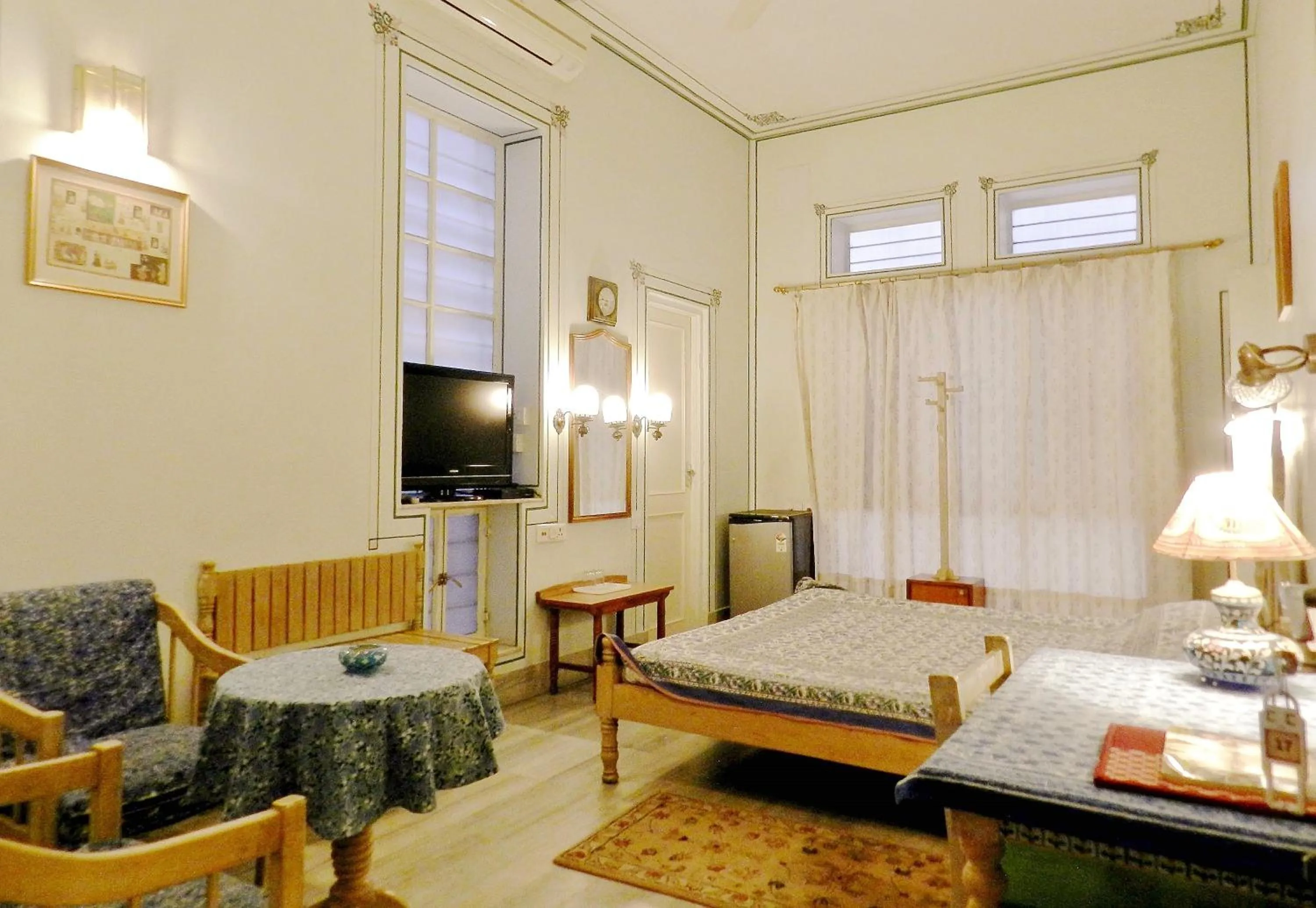 Photo of the whole room, Bed in Tara Niwas