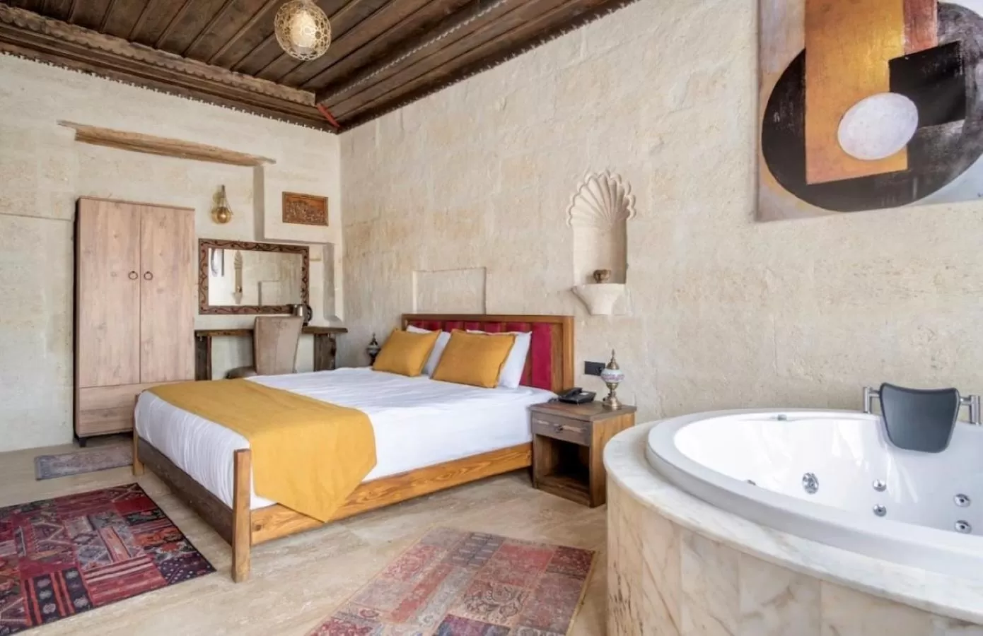 Hot Tub, Bed in Uzay Cave Suite Hotel